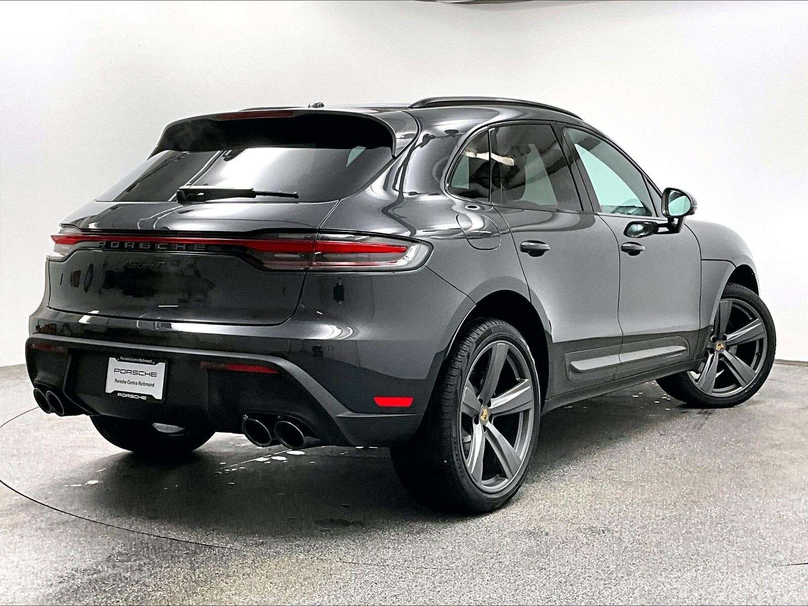 2026 Porsche Macan T alt 5