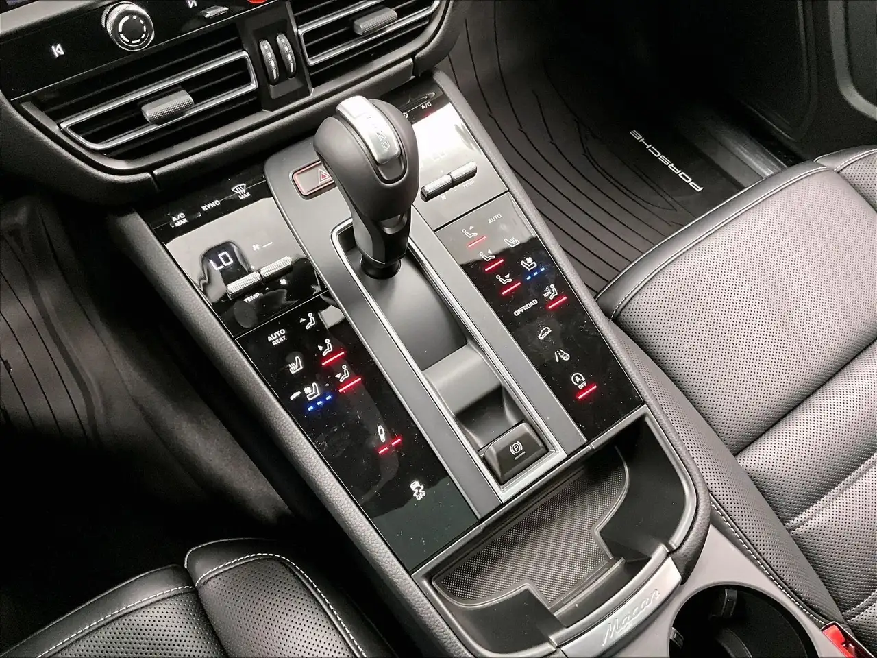 Porsche Macan снимка Porsche Macan
