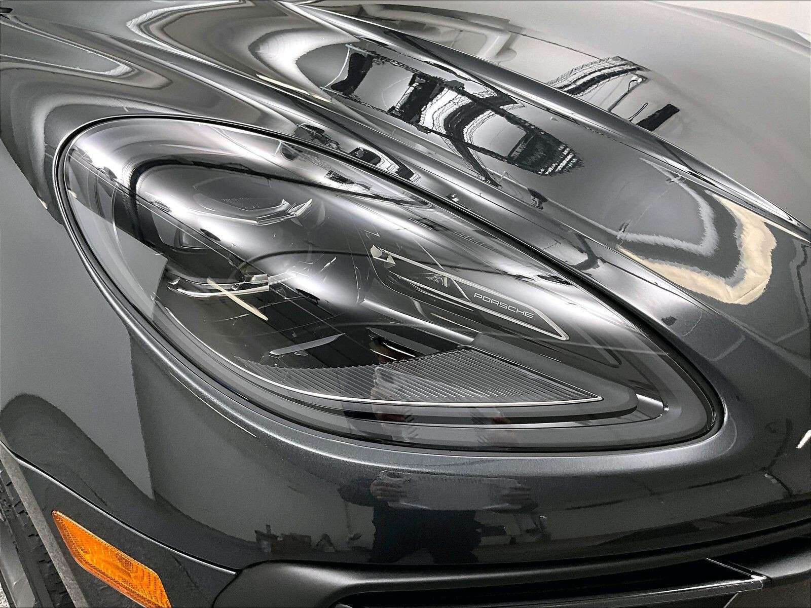 2026 Porsche Macan T thumb 32