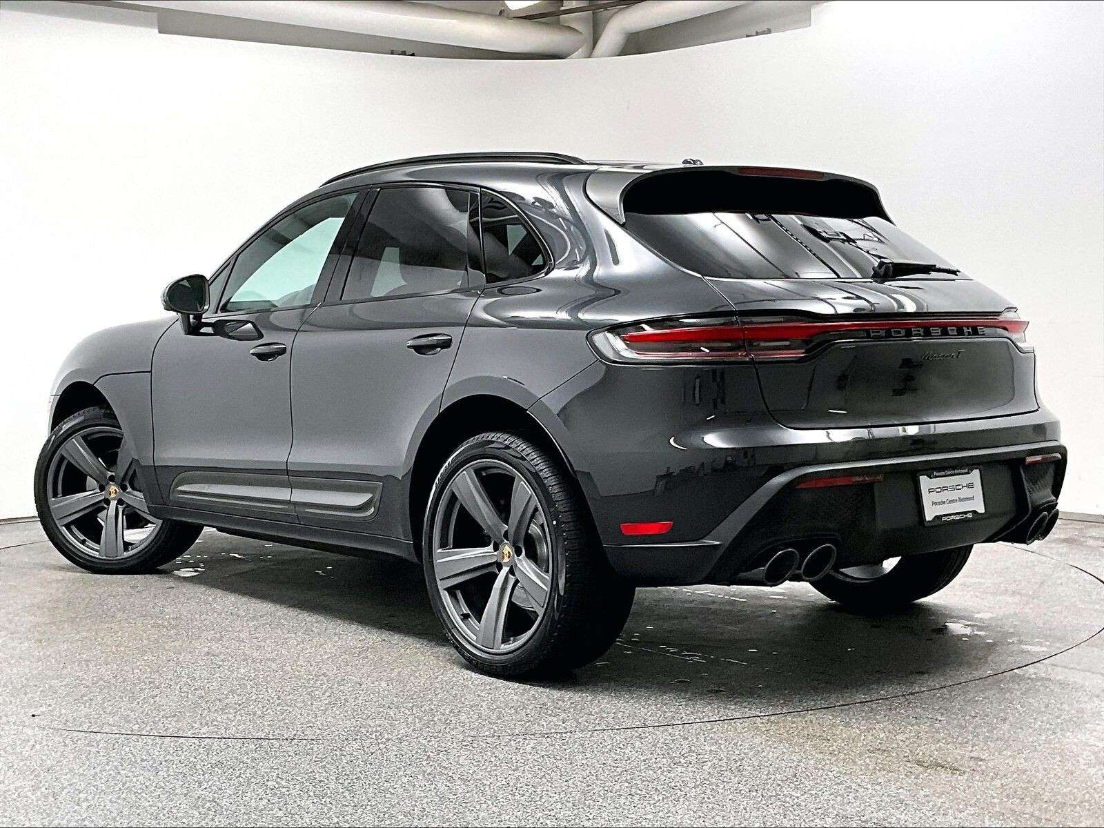 2026 Porsche Macan T thumb 7