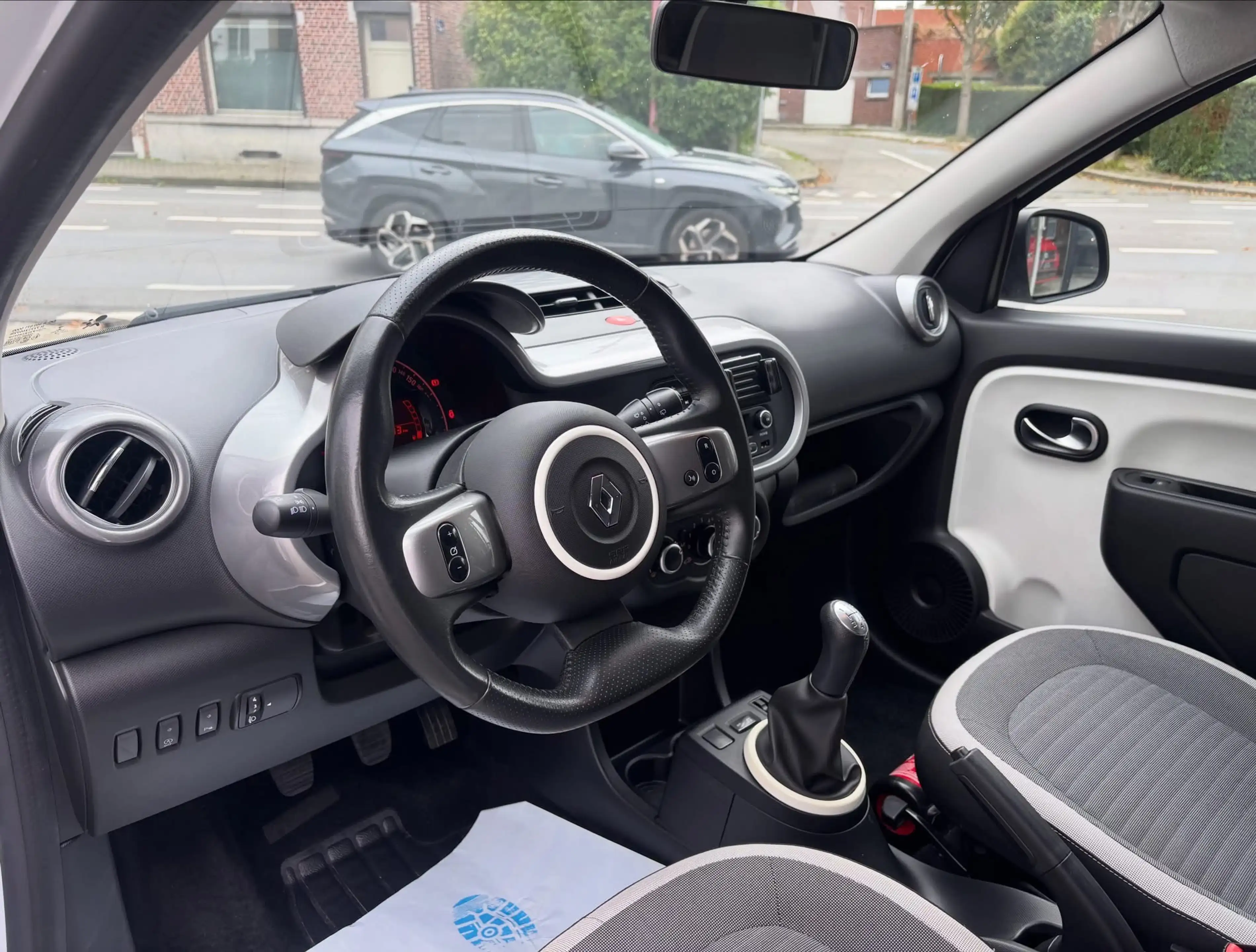 Renault Twingo Twingo 1.0i SCe Limited — photo 7