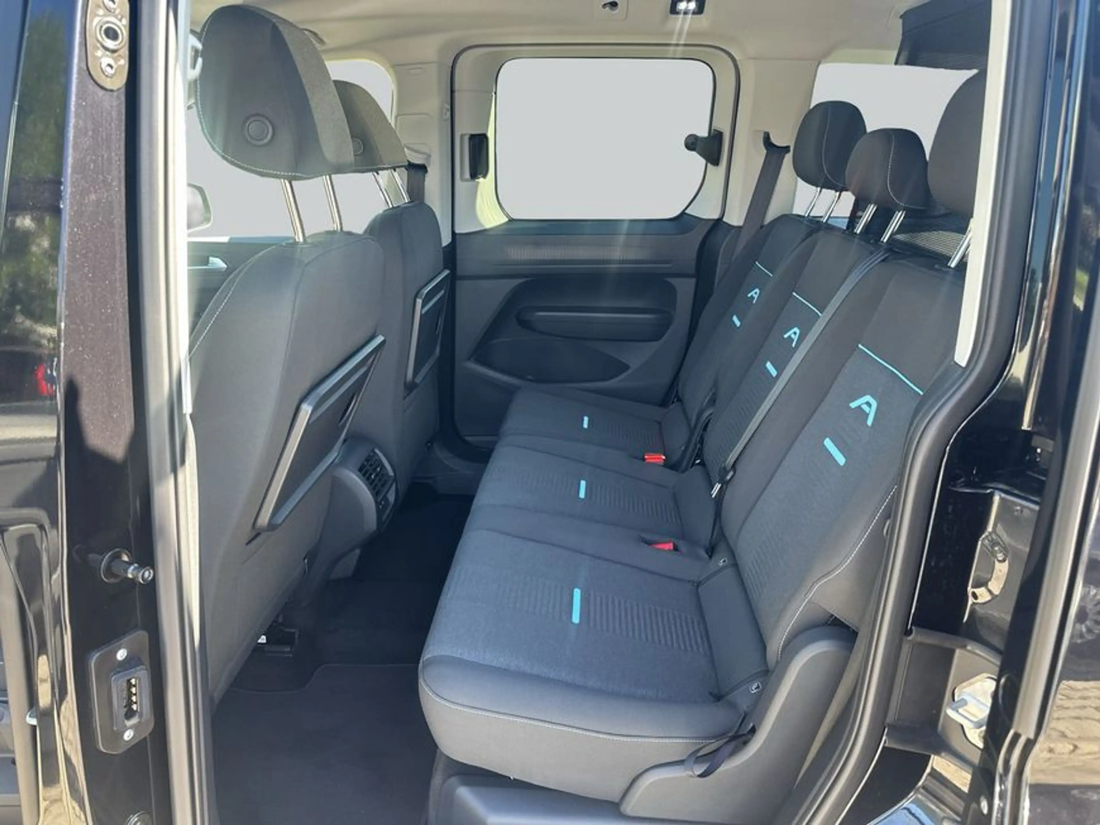 Ford Tourneo Connect 2.0 EcoBlue Allrad ACTIVE 90 kW, 5 — photo 11