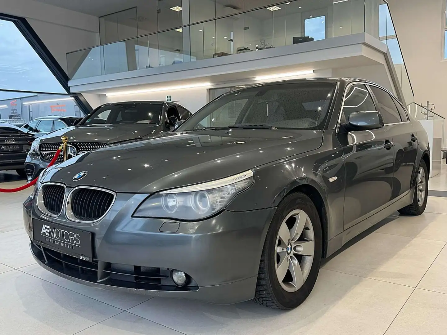 BMW 525 d Österreich-Paket Aut.EXPORT Grau - 1