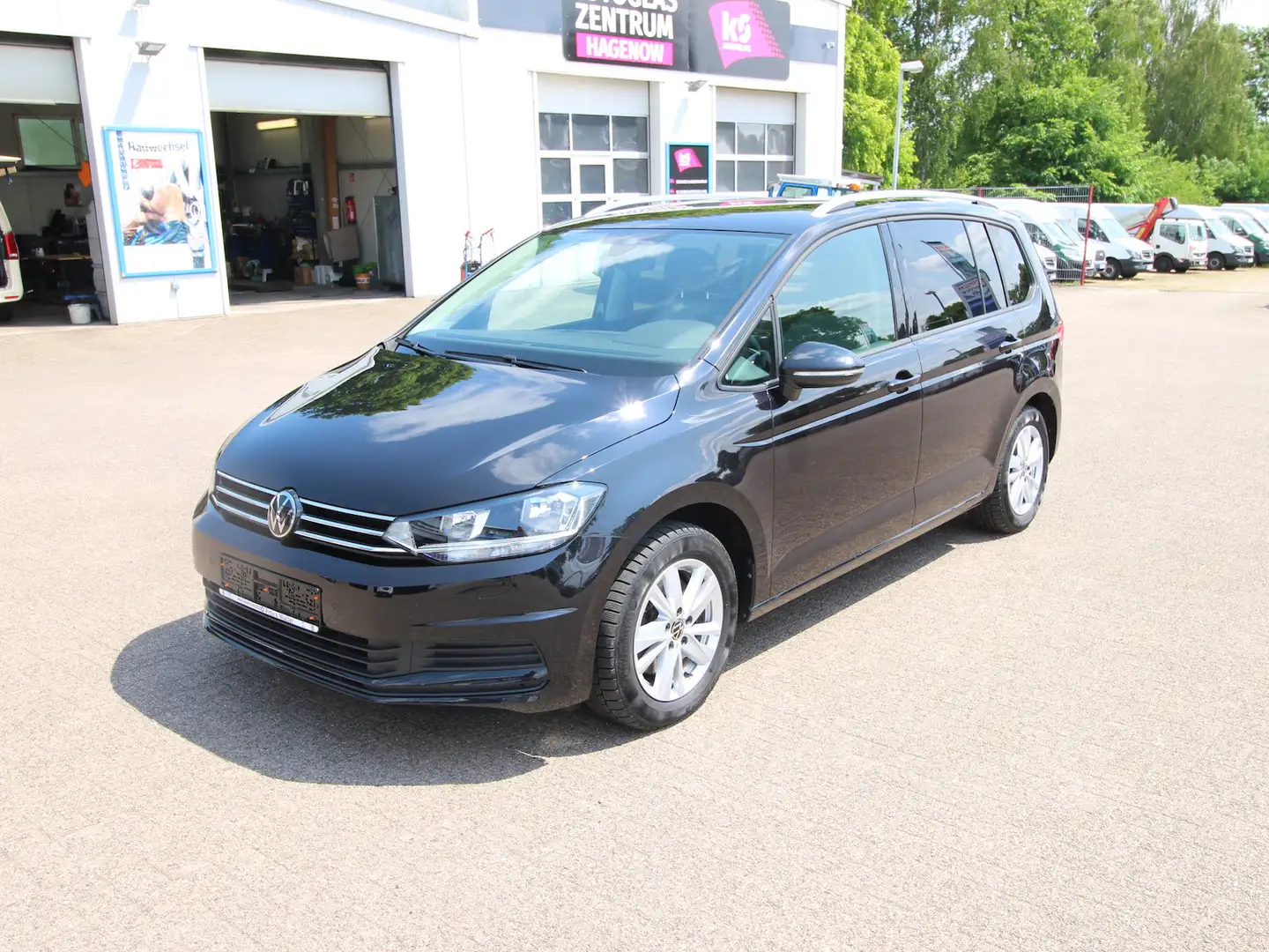 Volkswagen Touran 1.5 TSI 7-DSG Comfortline 7-SITZ+NAVI+AHK Schwarz - 2