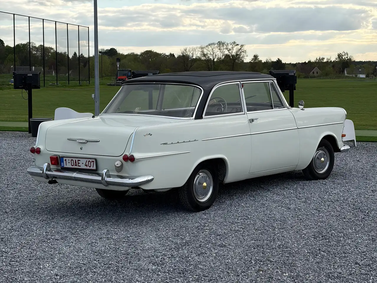 Opel Olympia Rekord Coupé 1963 — Toit Ouvrant Vinyl — Facture Originale 1963 — 87.500 km, foto 4