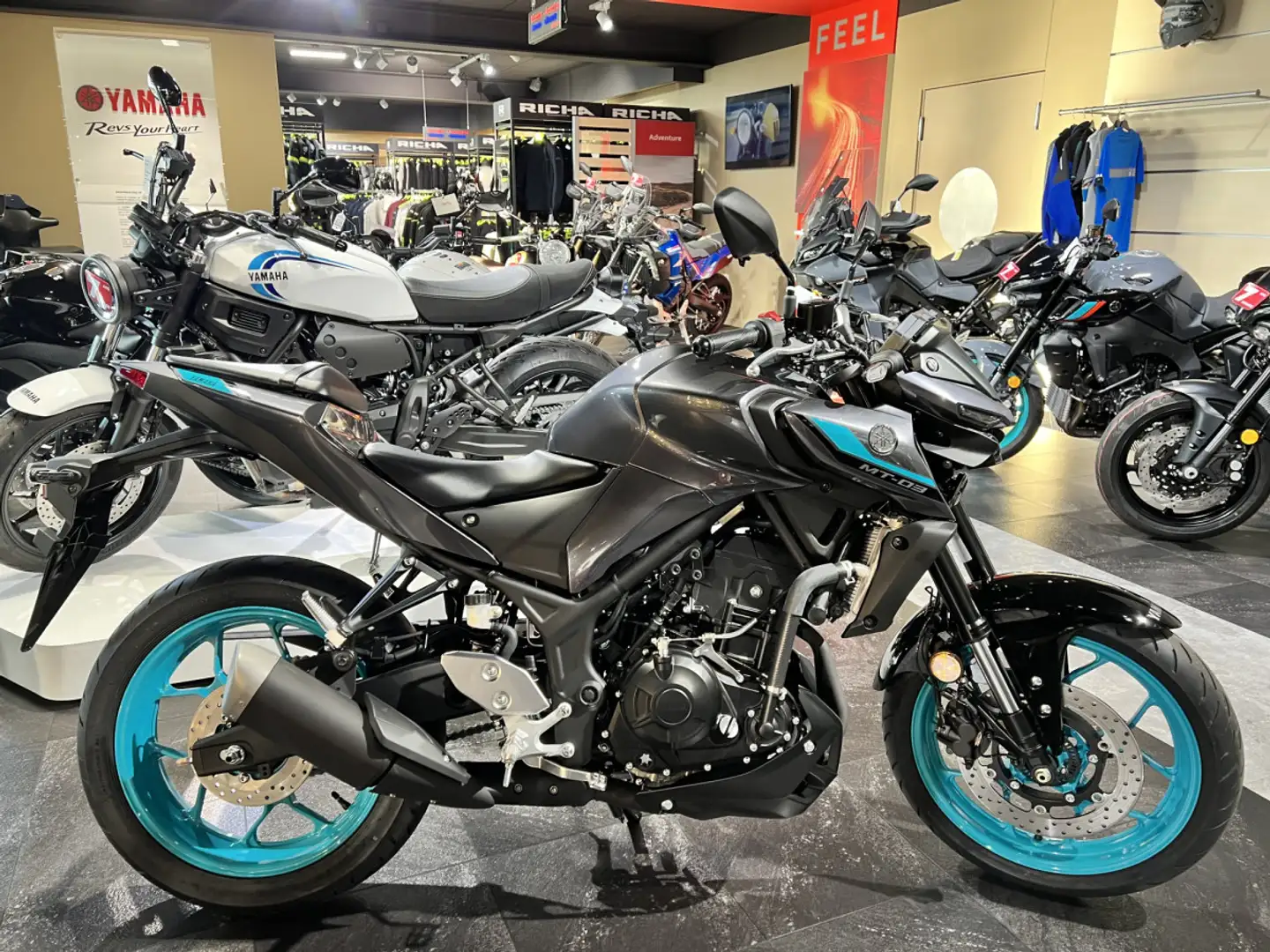 Yamaha MT-03 Šedá - 1