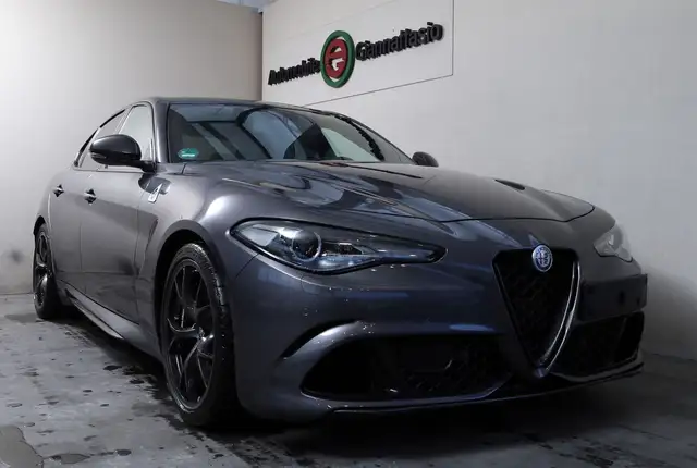 Alfa Romeo Giulia Quadrifoglio*1Hand+U-frei*Neuwertig
