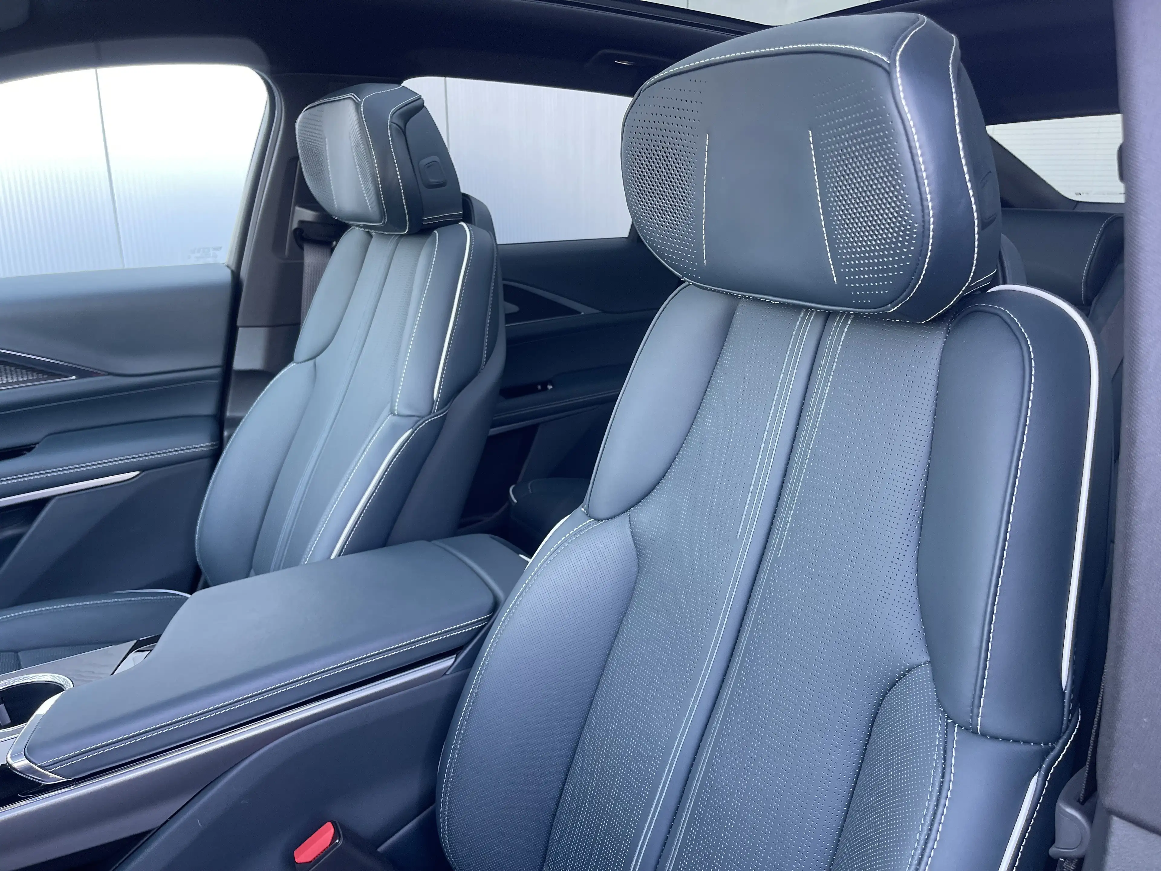 Cadillac Lyriq LYRIQ Sport 600e AWD — photo 11