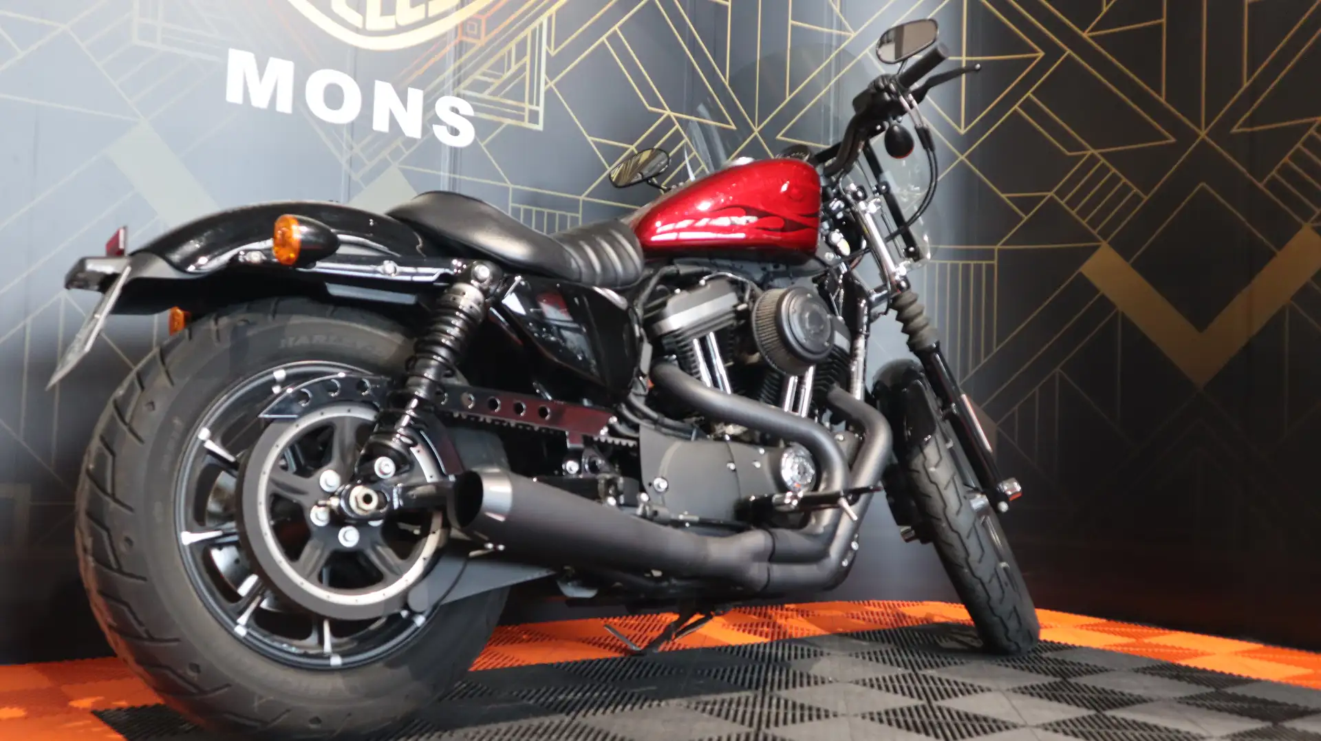 Harley-Davidson Iron 883 Červená - 2