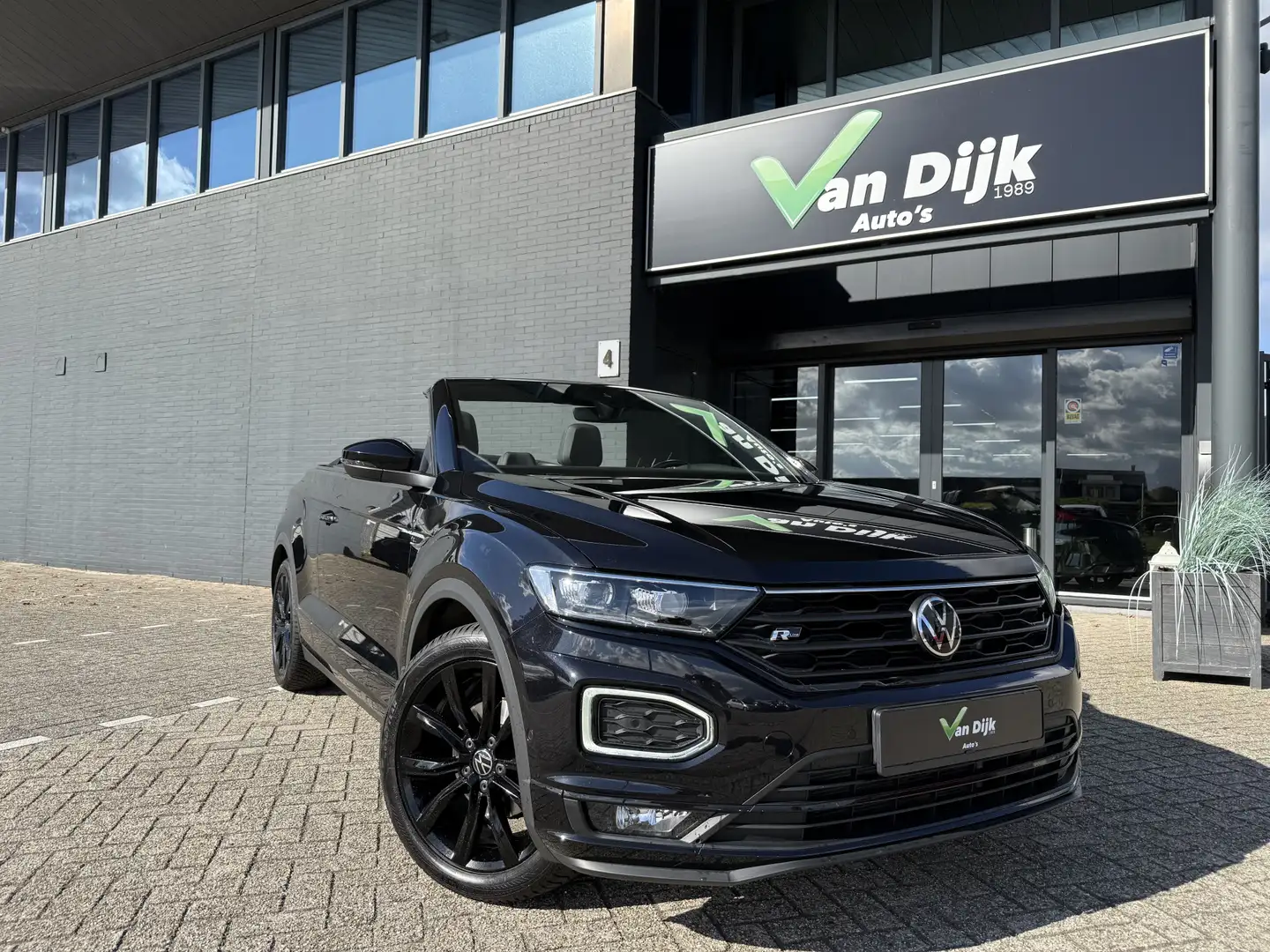 Volkswagen T-Roc Cabrio 1.5 TSI R-Line Navi Camera 18Inch Zwart - 1