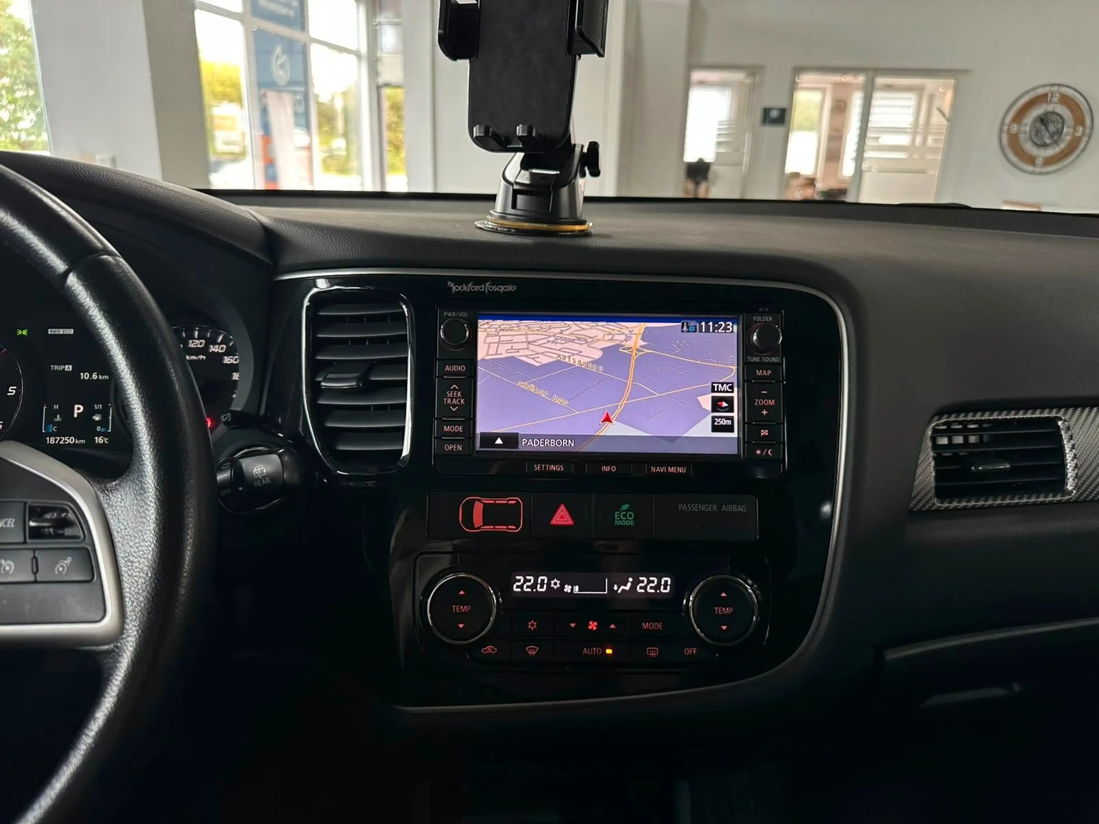 Mitsubishi Outlander ClearTec Instyle 4WD*Kam*Navi*Leder* 7 — photo 13