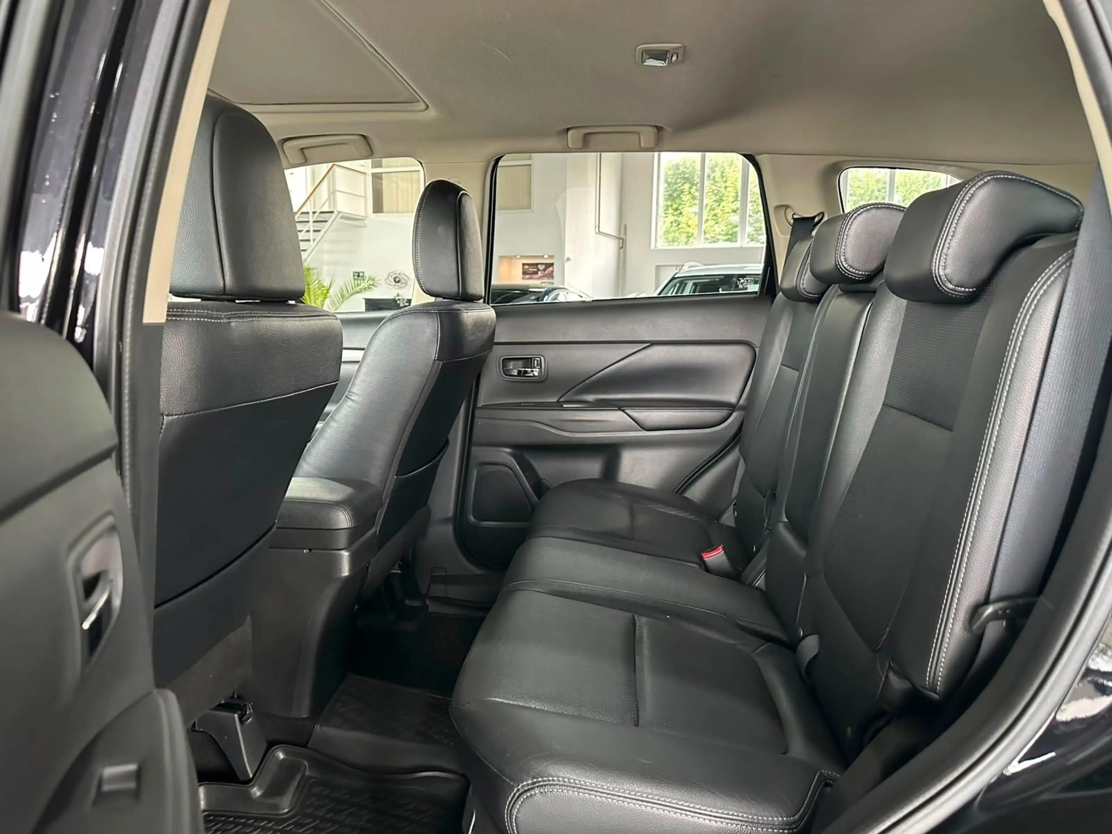 Mitsubishi Outlander ClearTec Instyle 4WD*Kam*Navi*Leder* 7 — photo 9