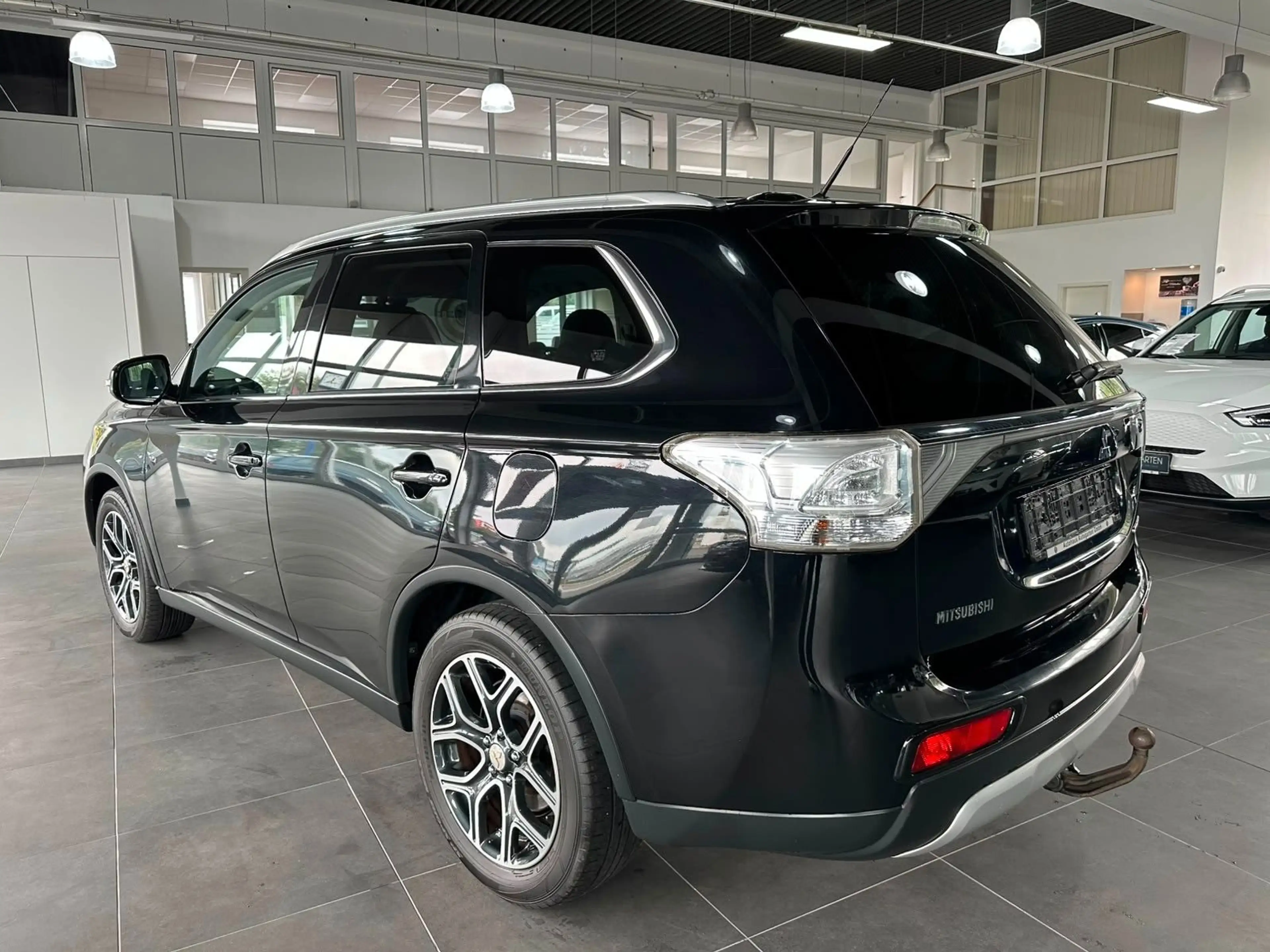 Mitsubishi Outlander ClearTec Instyle 4WD*Kam*Navi*Leder* 7 — photo 7