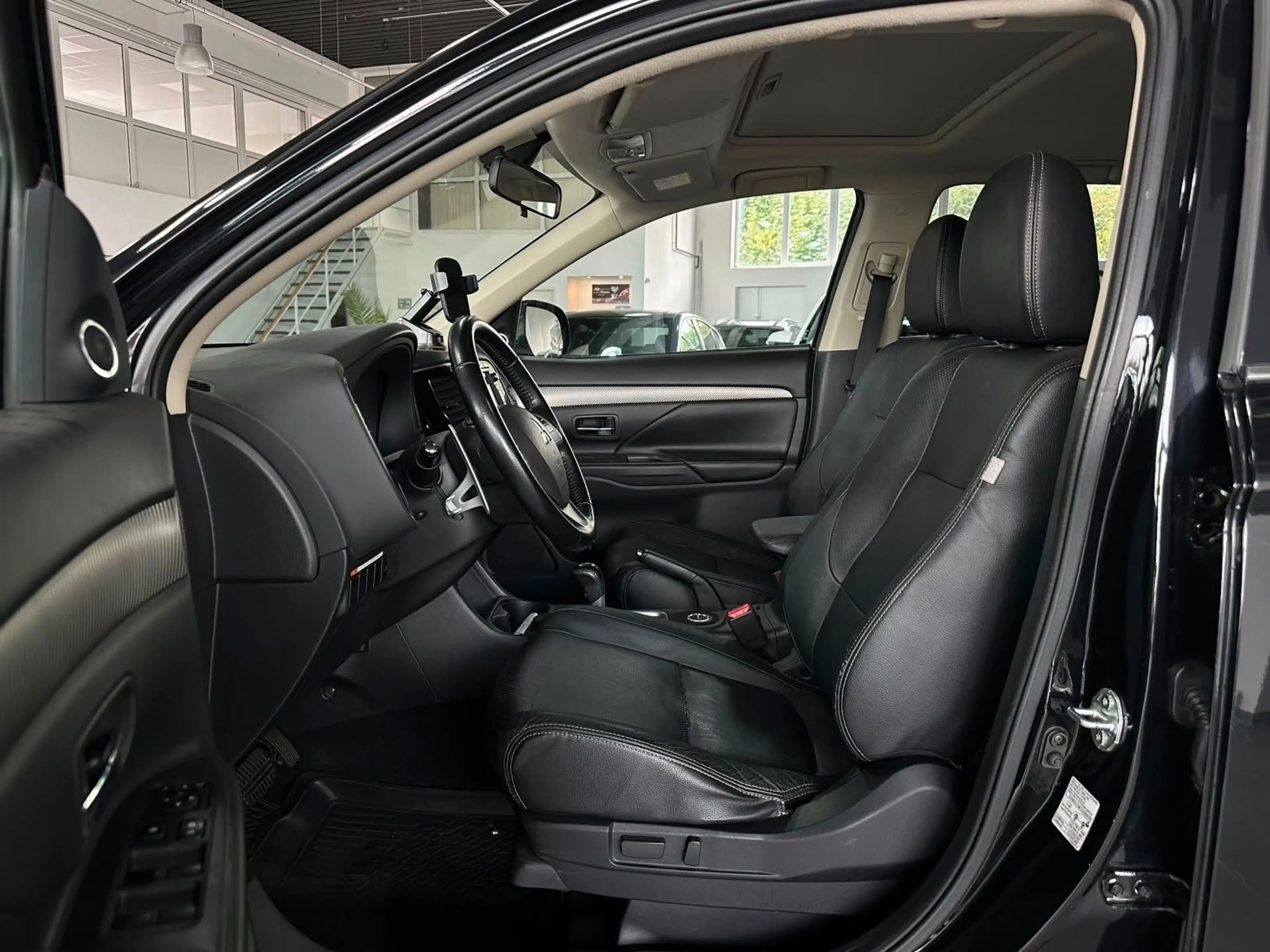 Mitsubishi Outlander ClearTec Instyle 4WD*Kam*Navi*Leder* 7 — photo 11