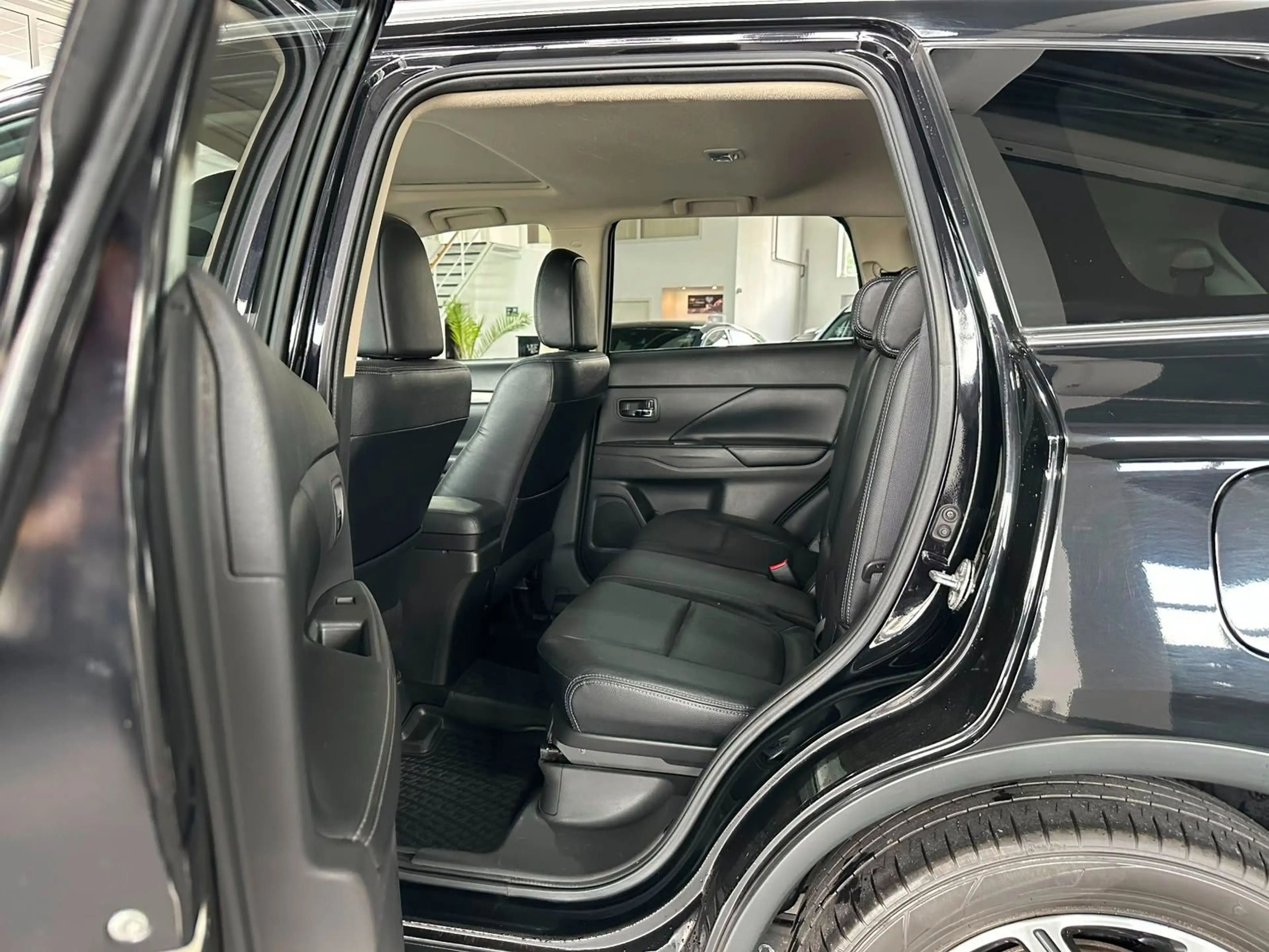 Mitsubishi Outlander ClearTec Instyle 4WD*Kam*Navi*Leder* 7 — photo 8