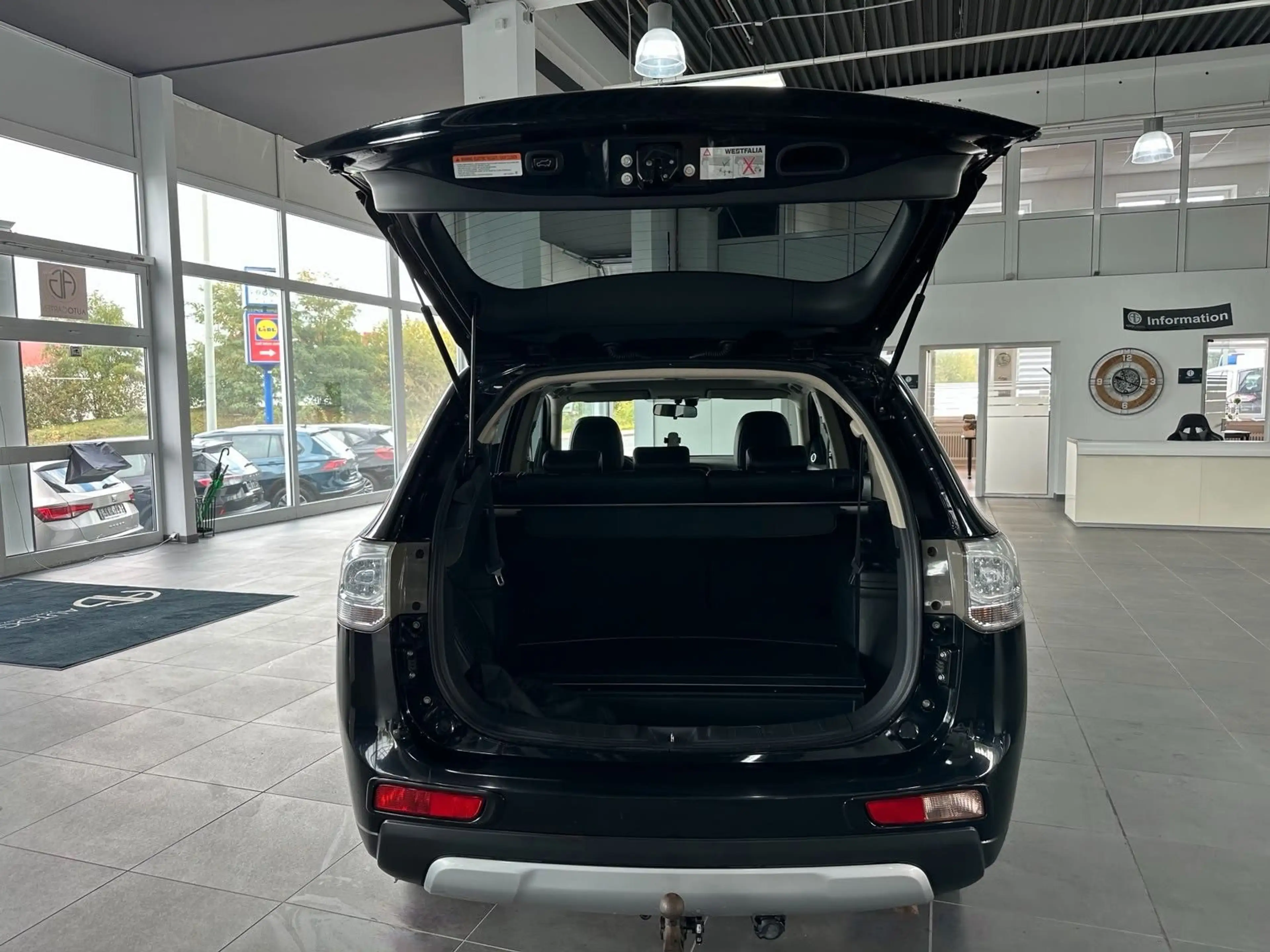 Mitsubishi Outlander ClearTec Instyle 4WD*Kam*Navi*Leder* 7 — photo 5