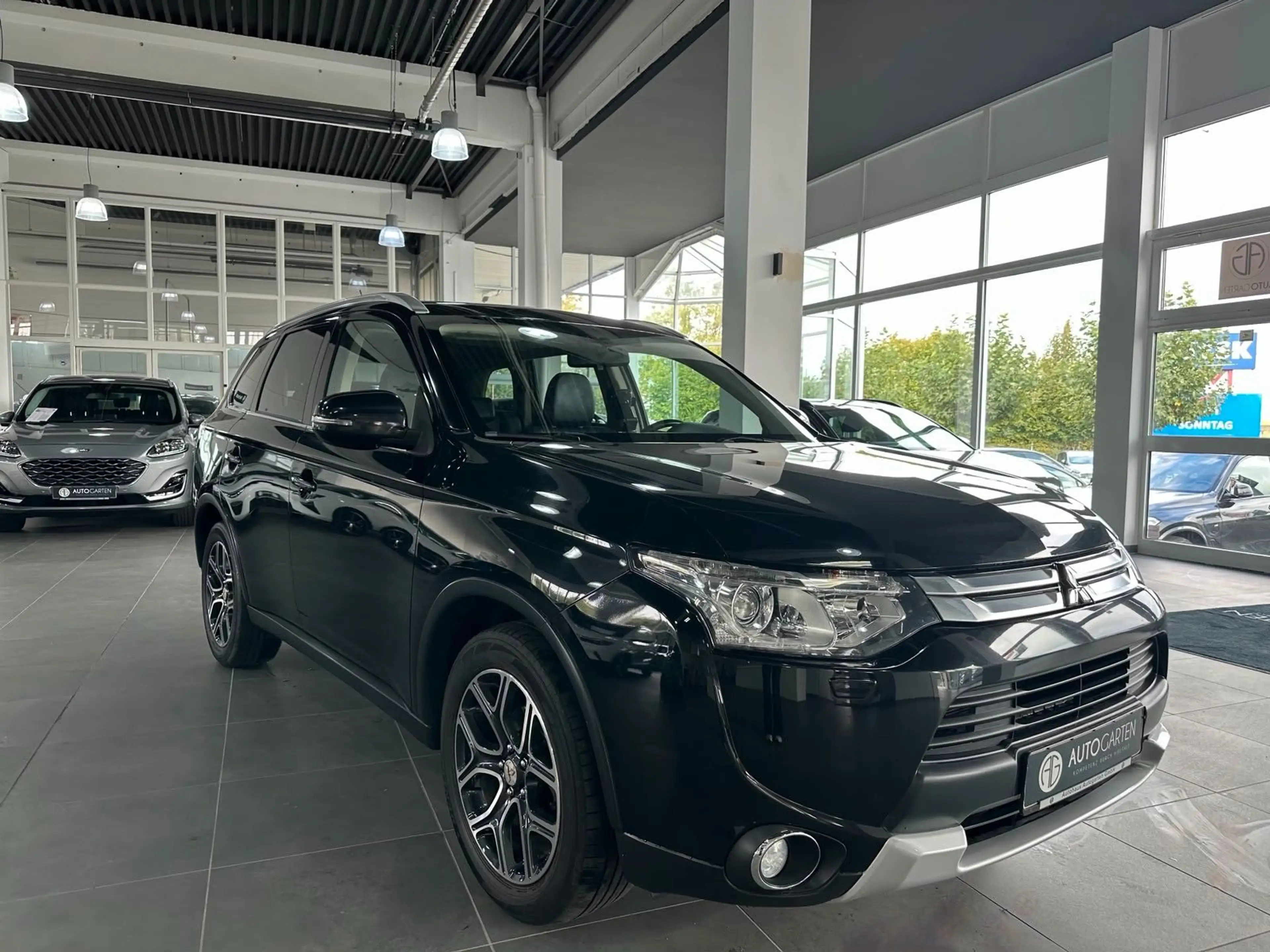 Mitsubishi Outlander ClearTec Instyle 4WD*Kam*Navi*Leder* 7 — photo 3