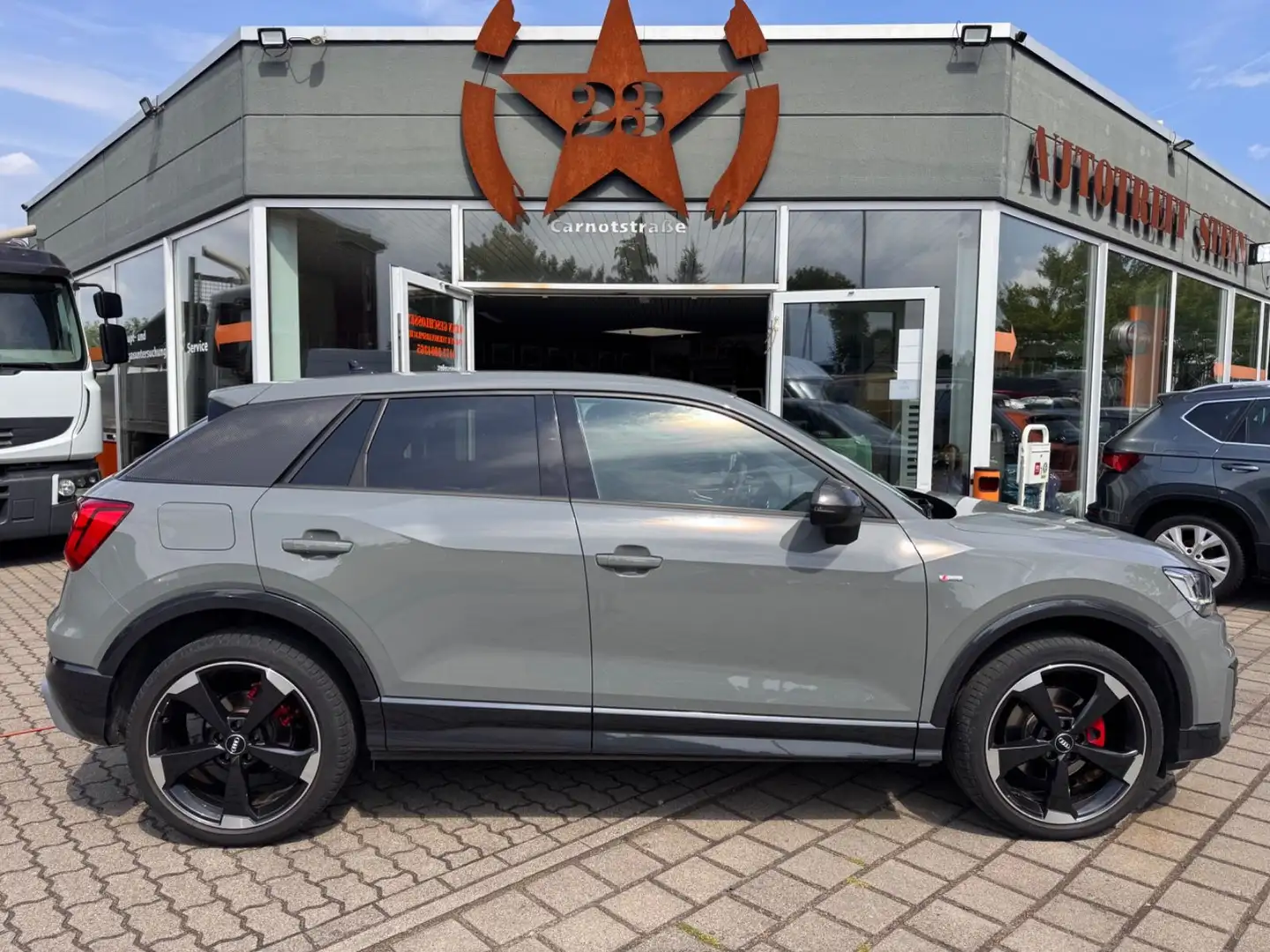 Audi Q2 35 TFSI design ,S-line,Carbon,Garantie Grijs - 1