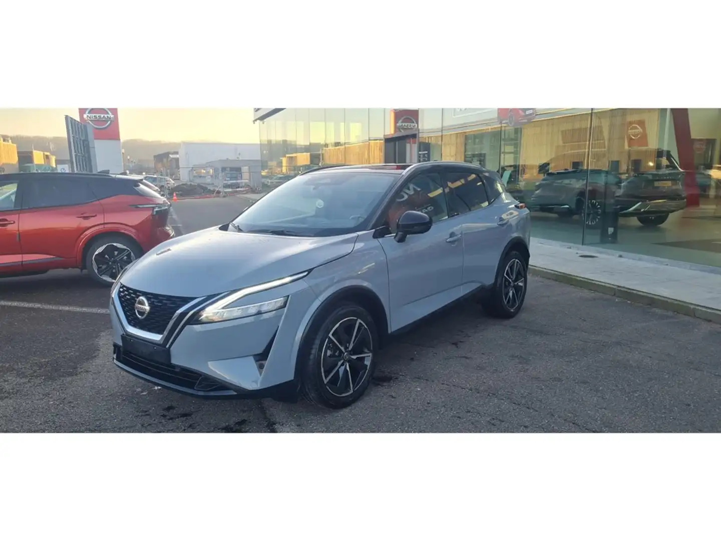 Nissan Qashqai Tekna 1.3 benz mt Grijs - 1