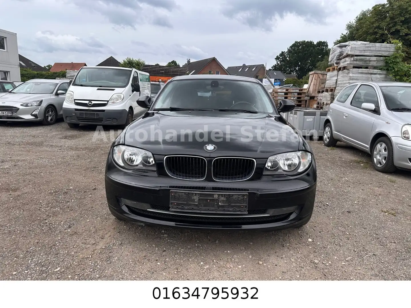 BMW 116 d Edition Lifestyle Schwarz - 2