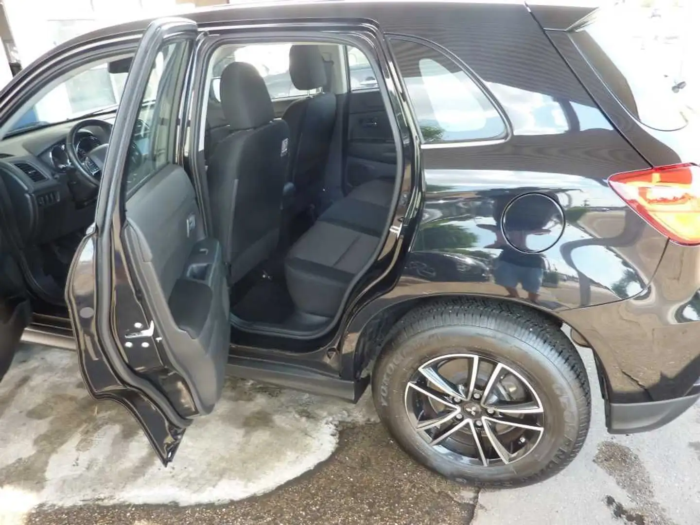 Mitsubishi ASX Edition 1.6 Benziner Schwarz - 2