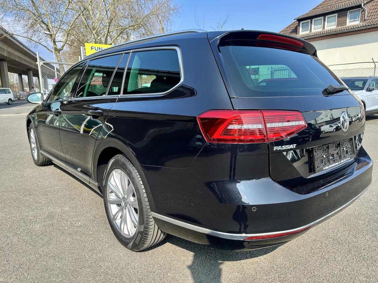 Volkswagen Passat Variant Highline BMT Zahnriemen neu Schwarz - 2