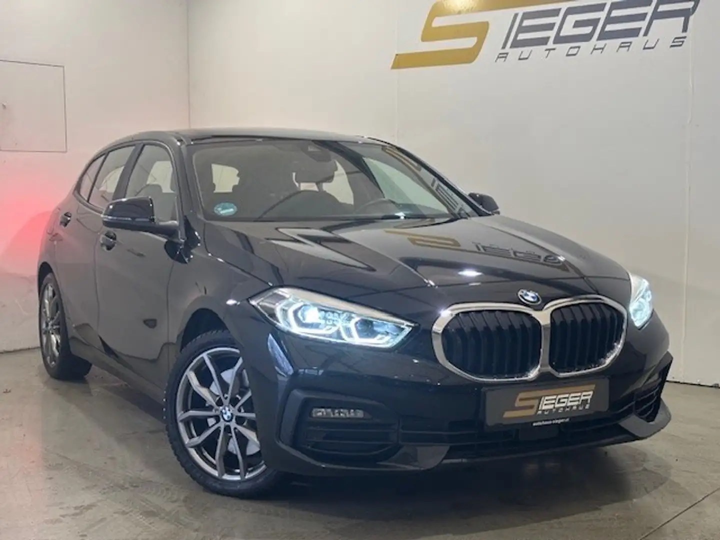 BMW 120 i Aut. Schwarz - 2