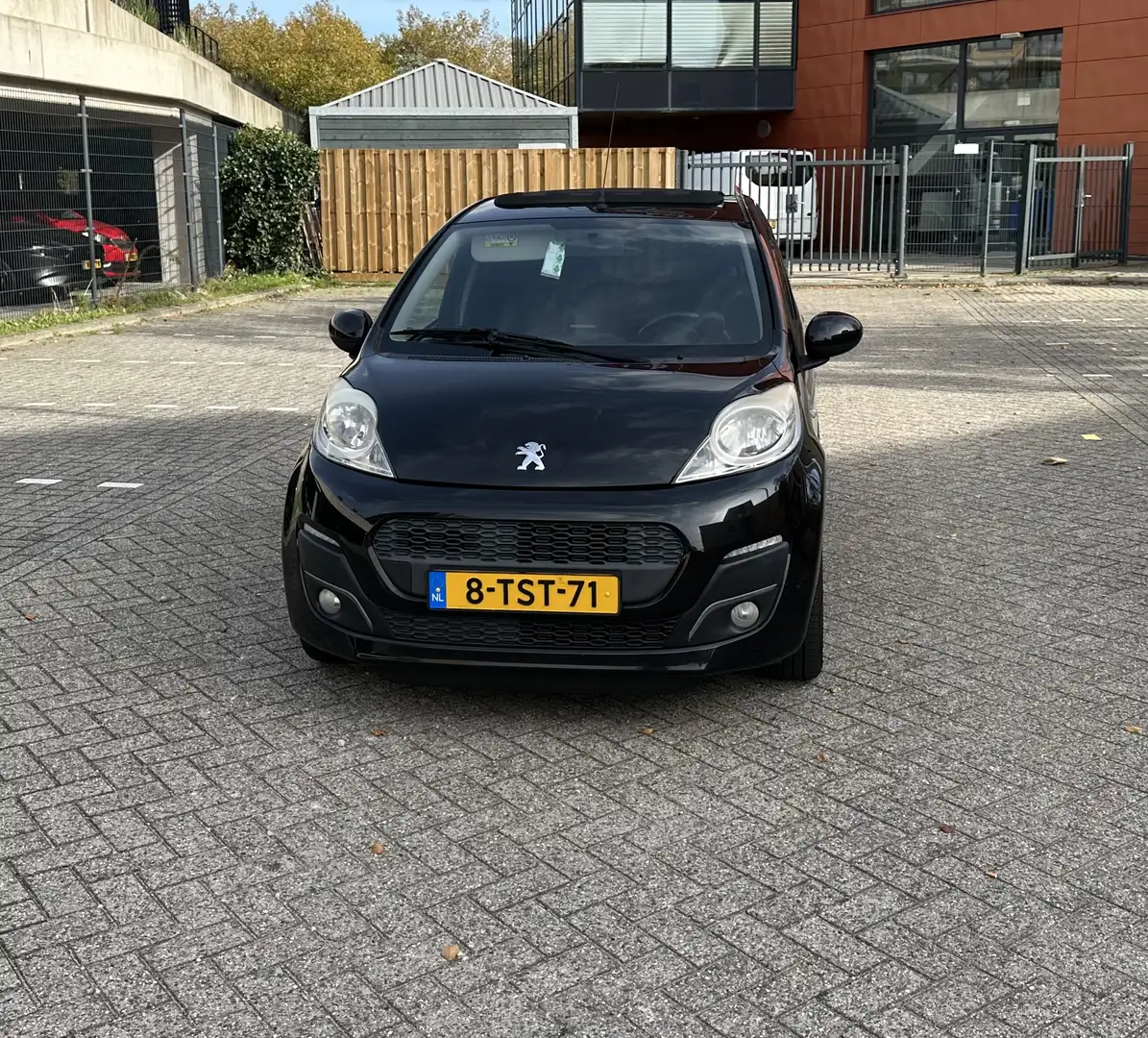Peugeot 107 1.0 Envy Zwart - 1