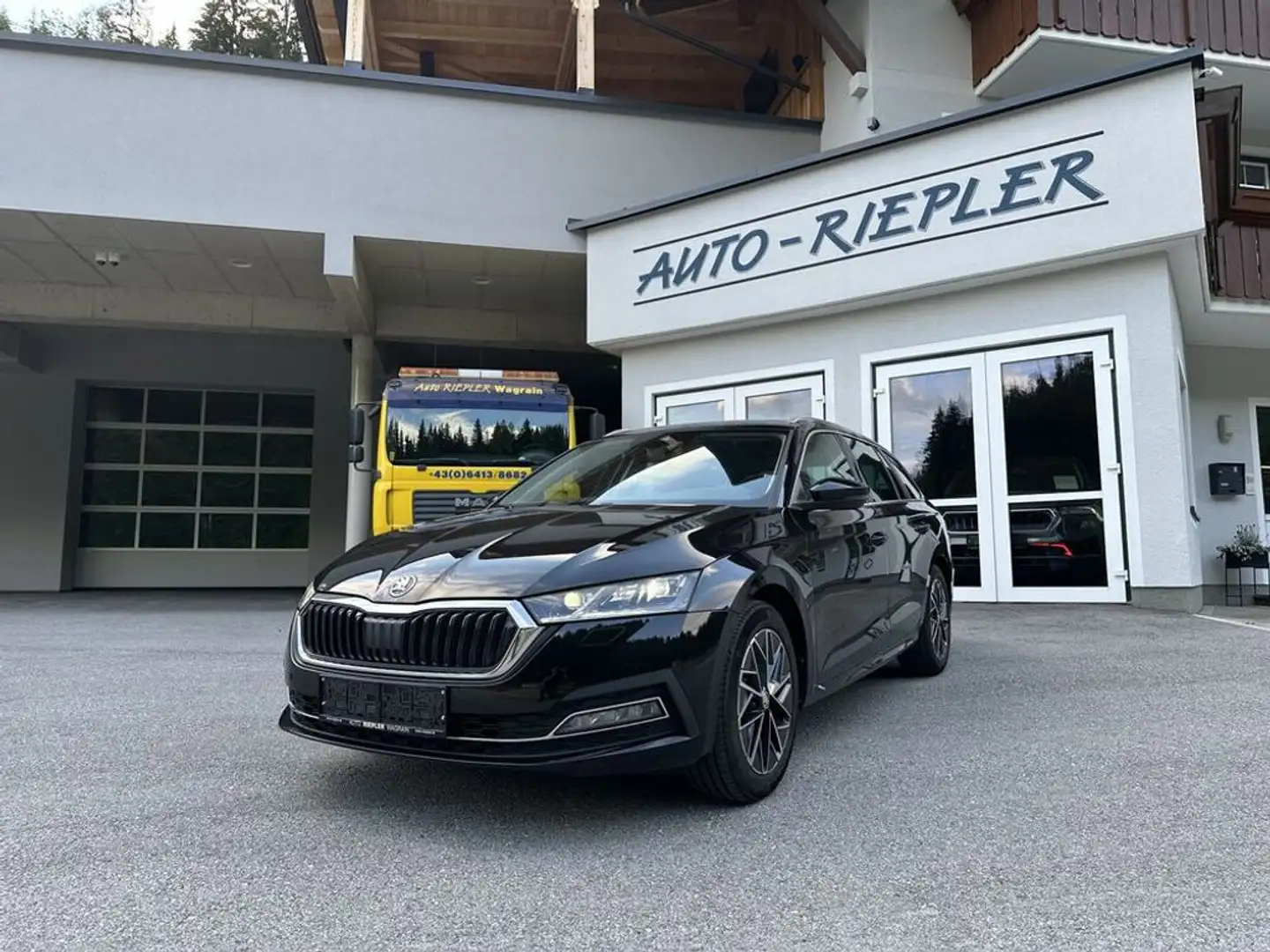 Skoda Octavia Combi 2,0 TDI DSG 4x4 Style AHK Schwarz - 1