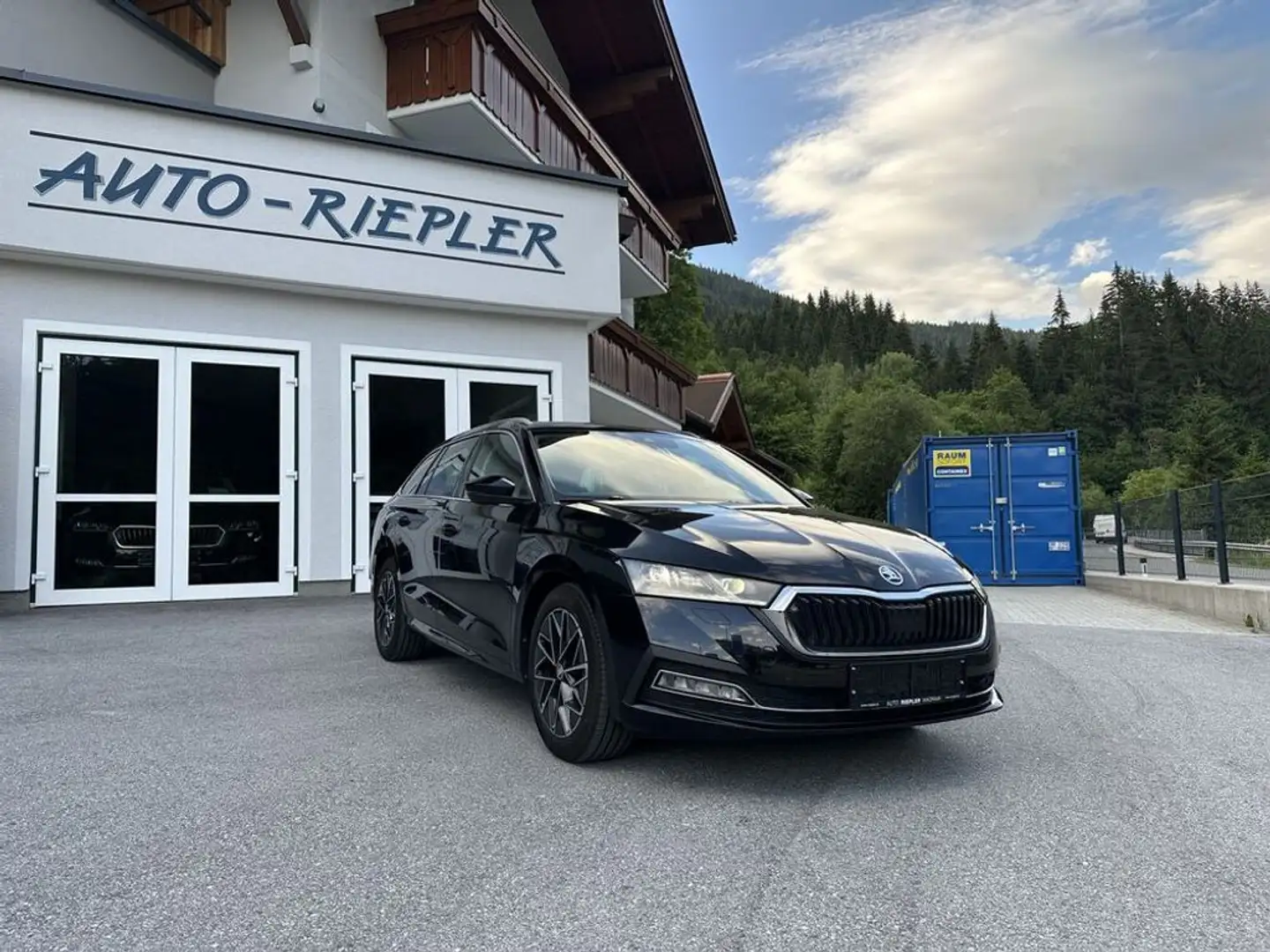 Skoda Octavia Combi 2,0 TDI DSG 4x4 Style AHK Schwarz - 2