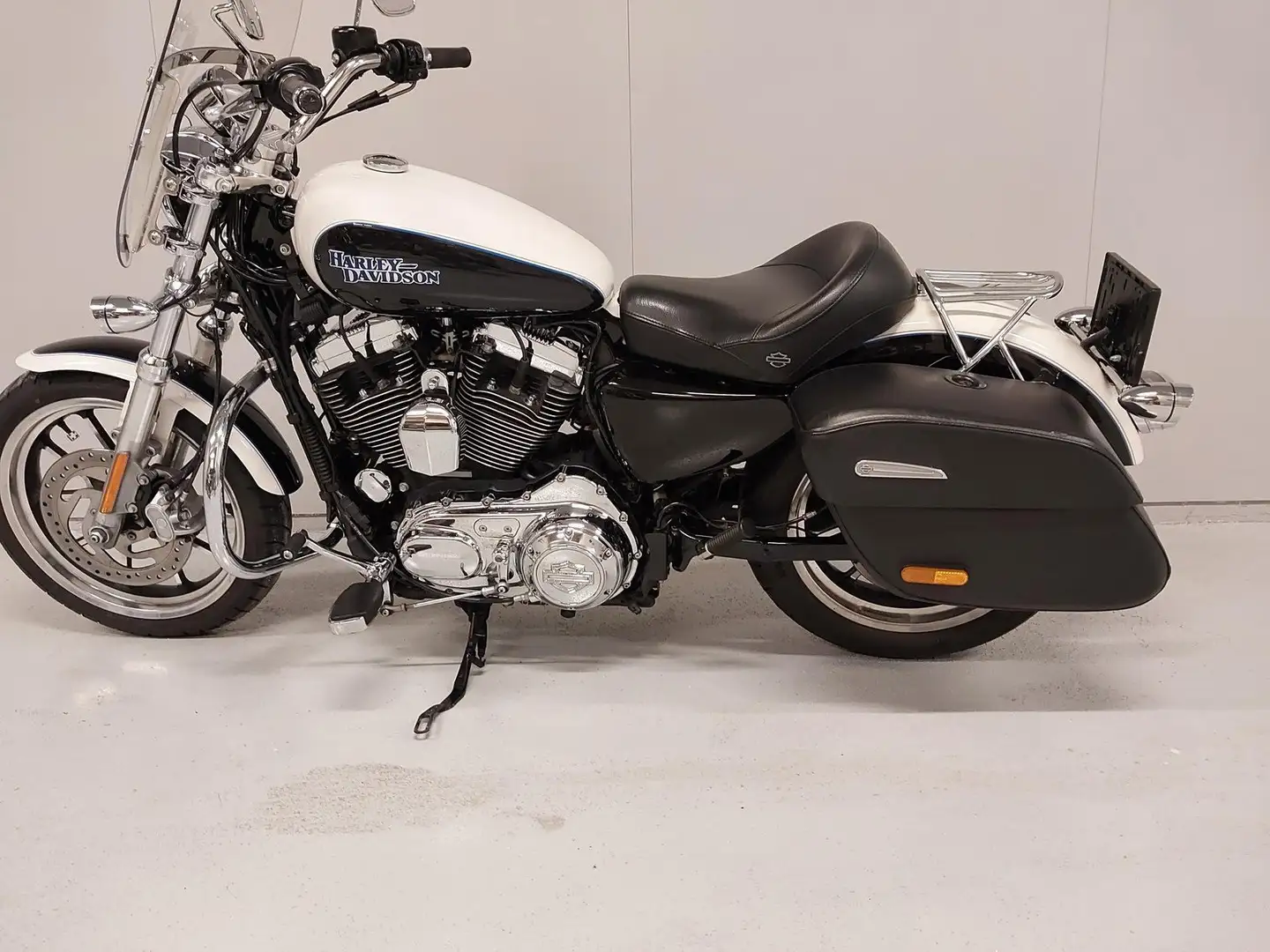 Harley-Davidson Sportster 1200 Bílá - 2