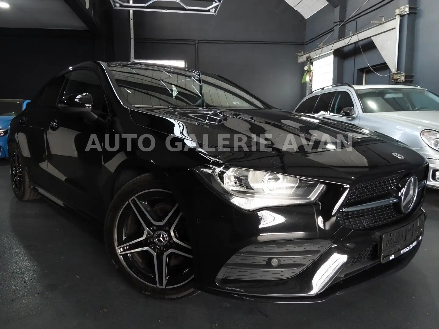 Mercedes-Benz CLA 180 AMG-LINE Schwarz - 1
