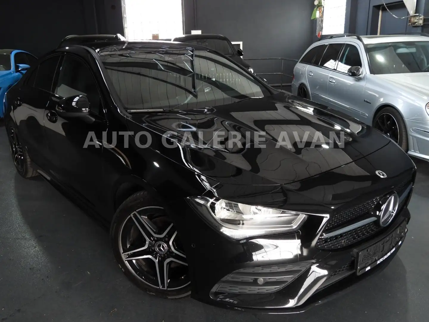 Mercedes-Benz CLA 180 AMG-LINE Schwarz - 2