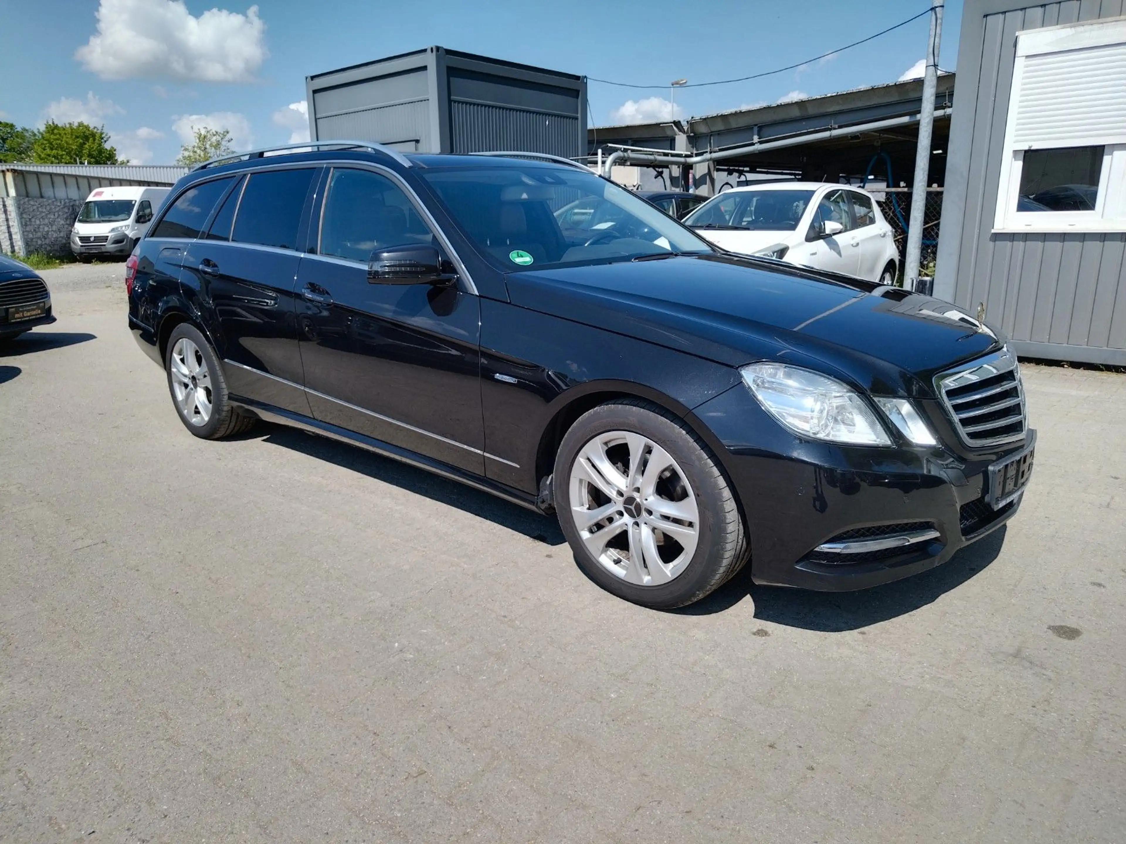 Mercedes-Benz E 200 T-Model CGI+XENON+:PANO+NAVI+ILS+PDC+EURO5 — photo 4
