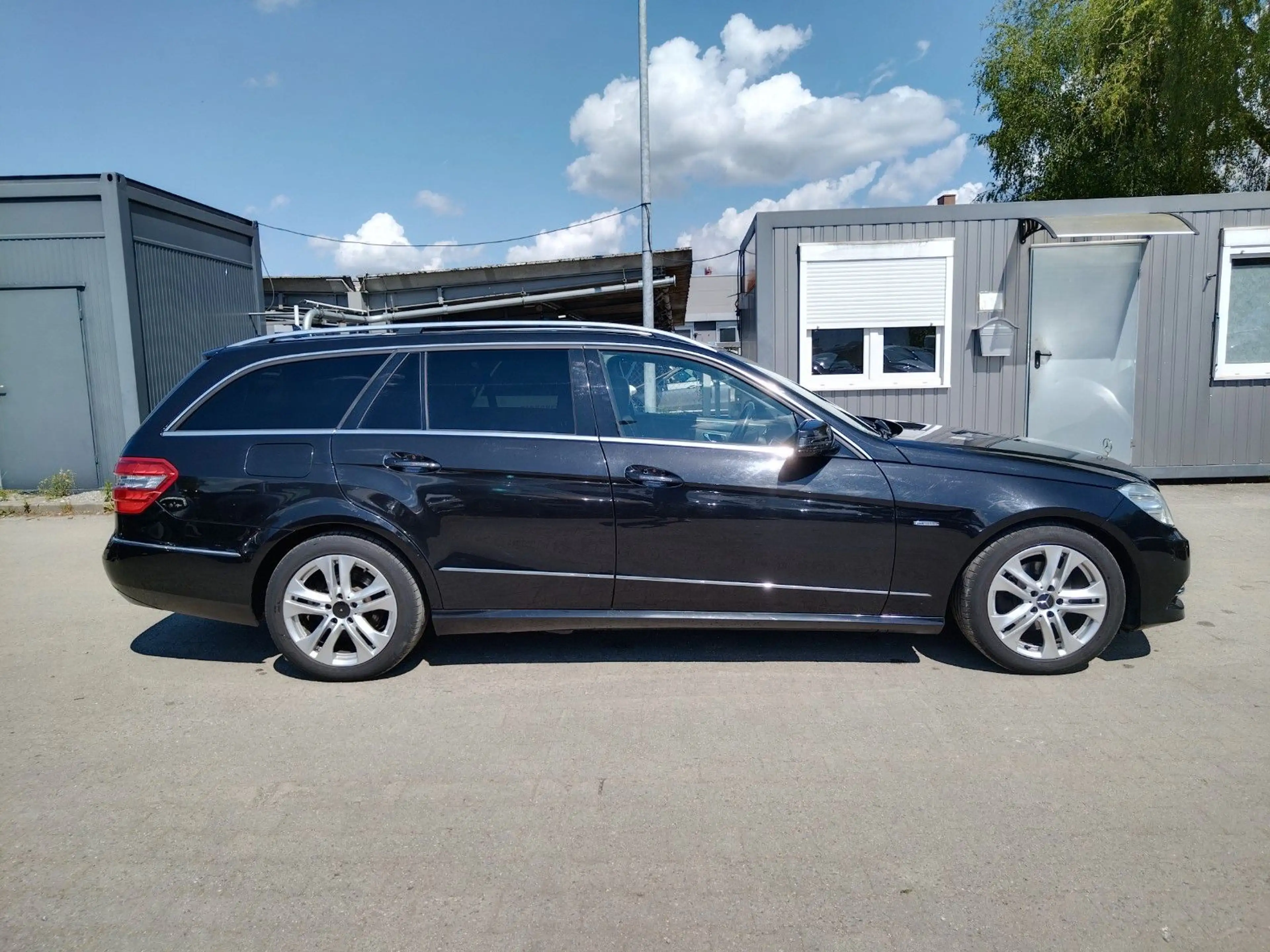 Mercedes-Benz E 200 T-Model CGI+XENON+:PANO+NAVI+ILS+PDC+EURO5 — photo 5