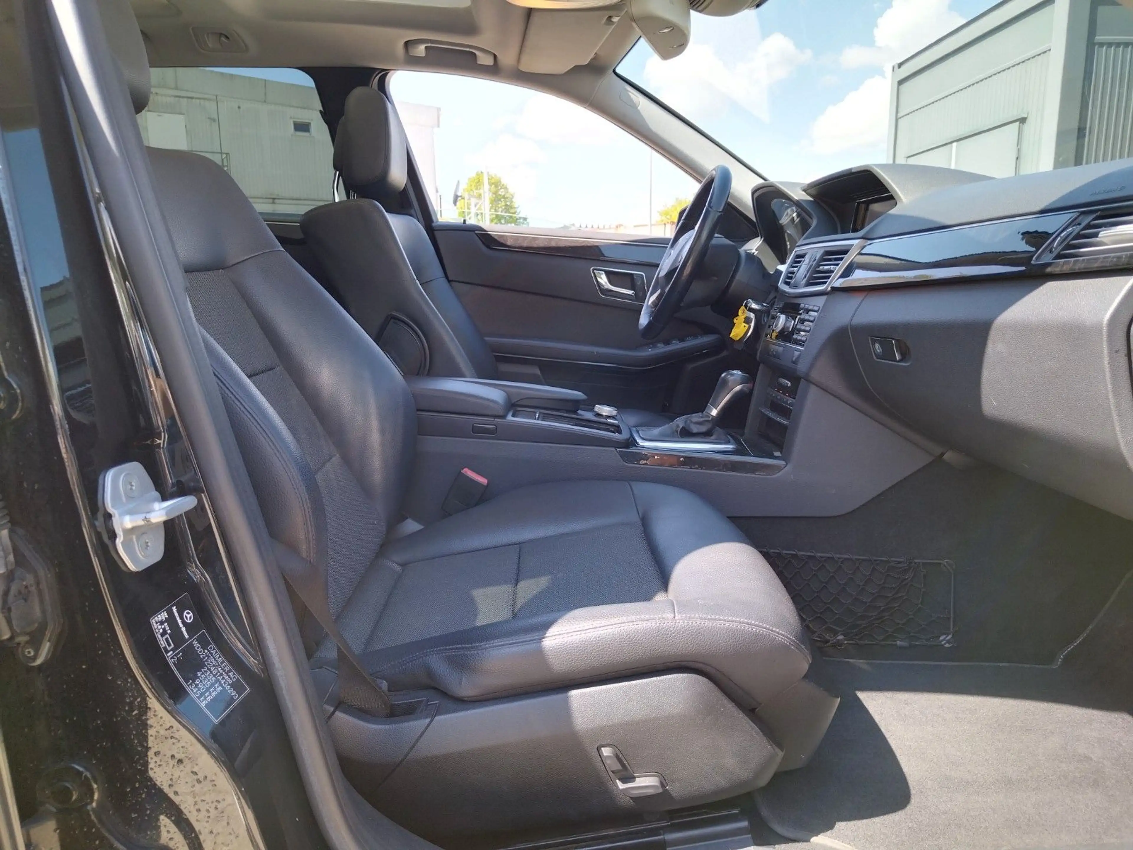 Mercedes-Benz E 200 T-Model CGI+XENON+:PANO+NAVI+ILS+PDC+EURO5 — photo 15