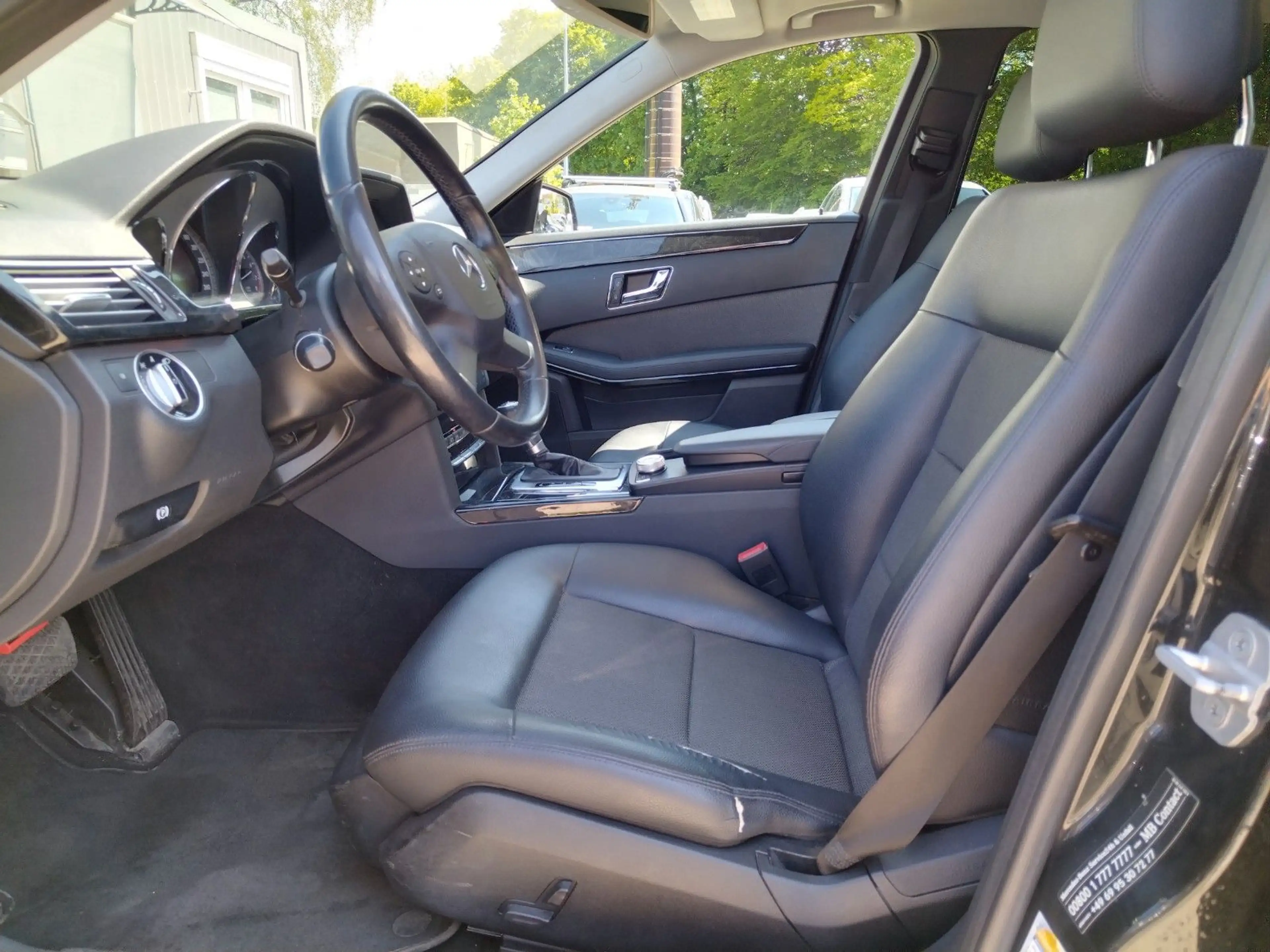 Mercedes-Benz E 200 T-Model CGI+XENON+:PANO+NAVI+ILS+PDC+EURO5 — photo 10