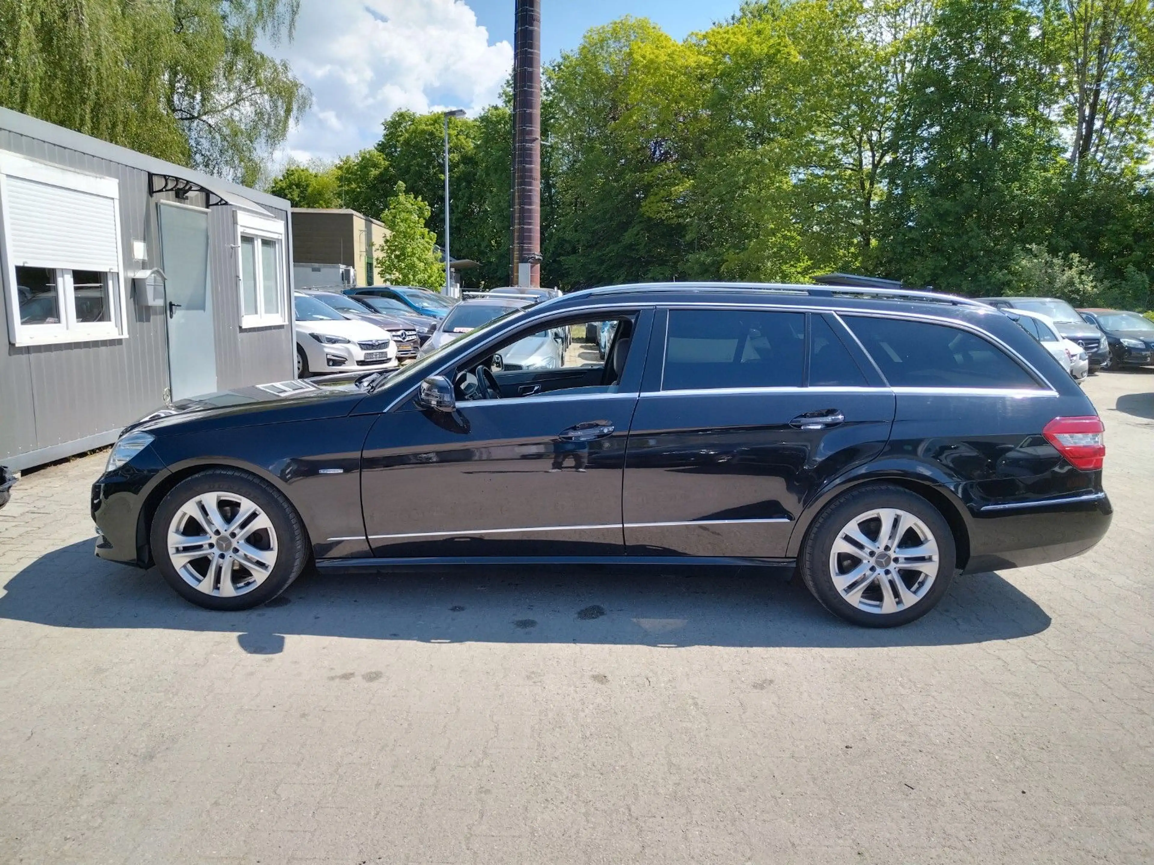 Mercedes-Benz E 200 T-Model CGI+XENON+:PANO+NAVI+ILS+PDC+EURO5 — photo 2