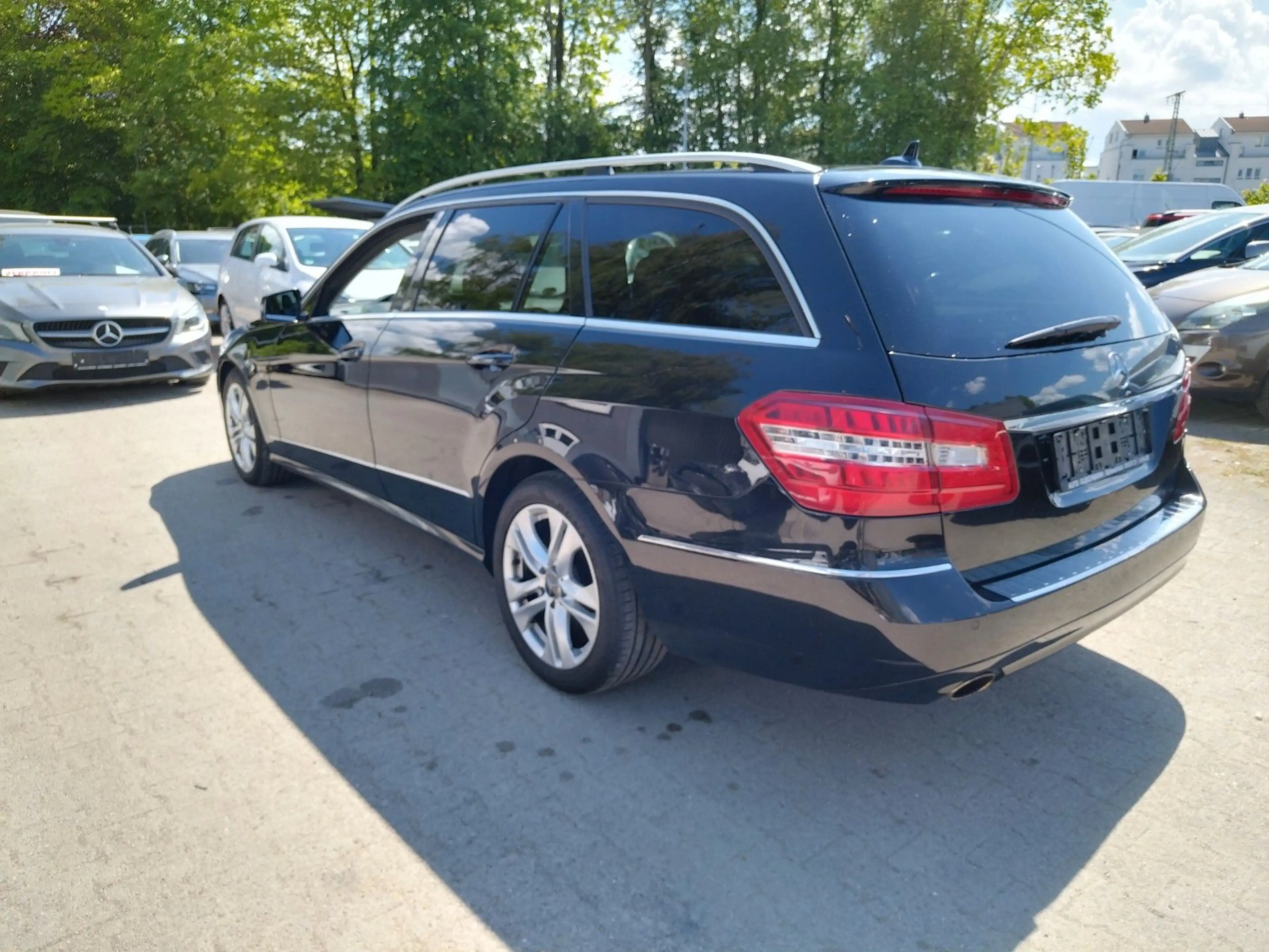 Mercedes-Benz E 200 T-Model CGI+XENON+:PANO+NAVI+ILS+PDC+EURO5 — photo 8