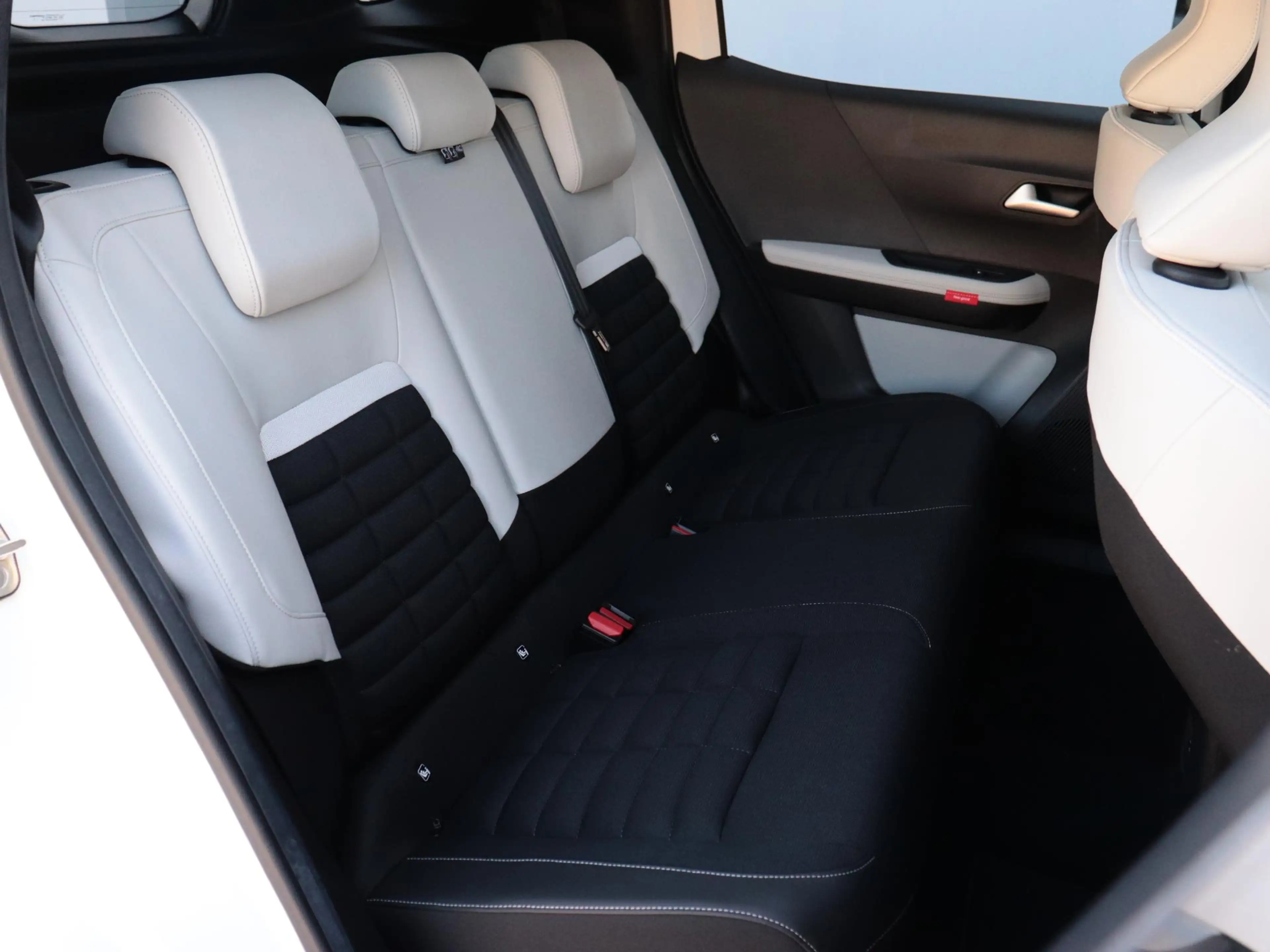 Citroen C3 Aircross Ë-C3 Max 113pk 44 kWh | Afneembare trekhaak | Stoe — photo 9