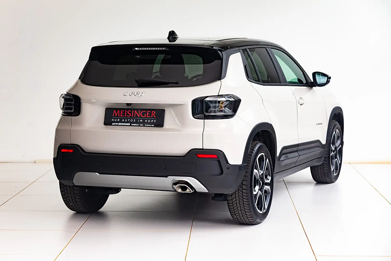 Jeep Avenger 1.2 e-Hybrid Summit e-DCT6 Grau - 2