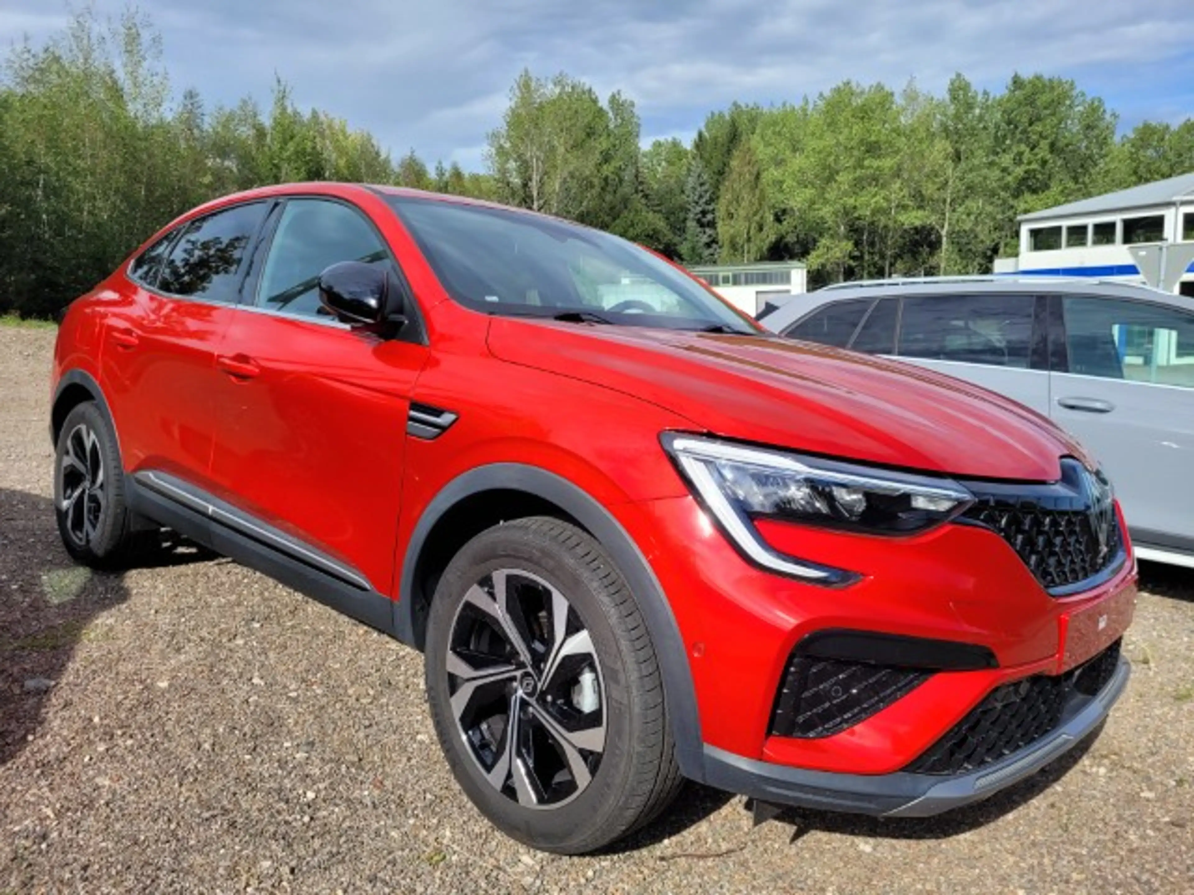 Renault Arkana TECHNO Mild Hybrid 140 EDC — photo 2