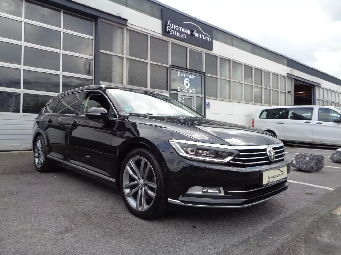 Volkswagen Passat Variant Passat Var. Highl. 2.0 TDI DSG R-Line*1.HD*LED* Negro - 1