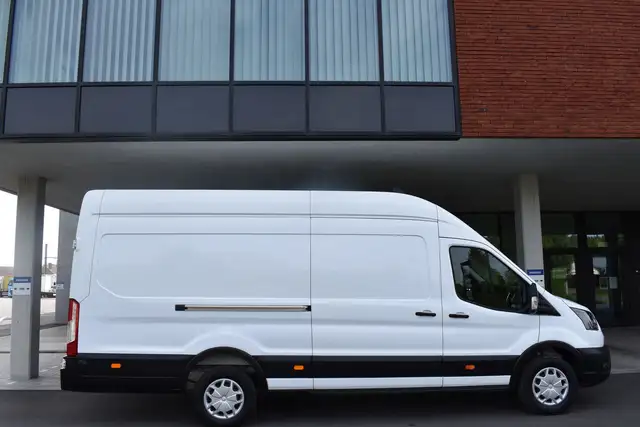 Ford Transit view 3