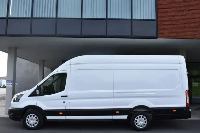 Ford Transit view 4