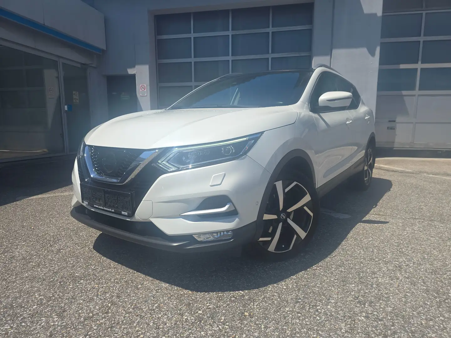 Nissan Qashqai Tekna Panorama/Kamera/Teilleder/Navi Weiß - 1