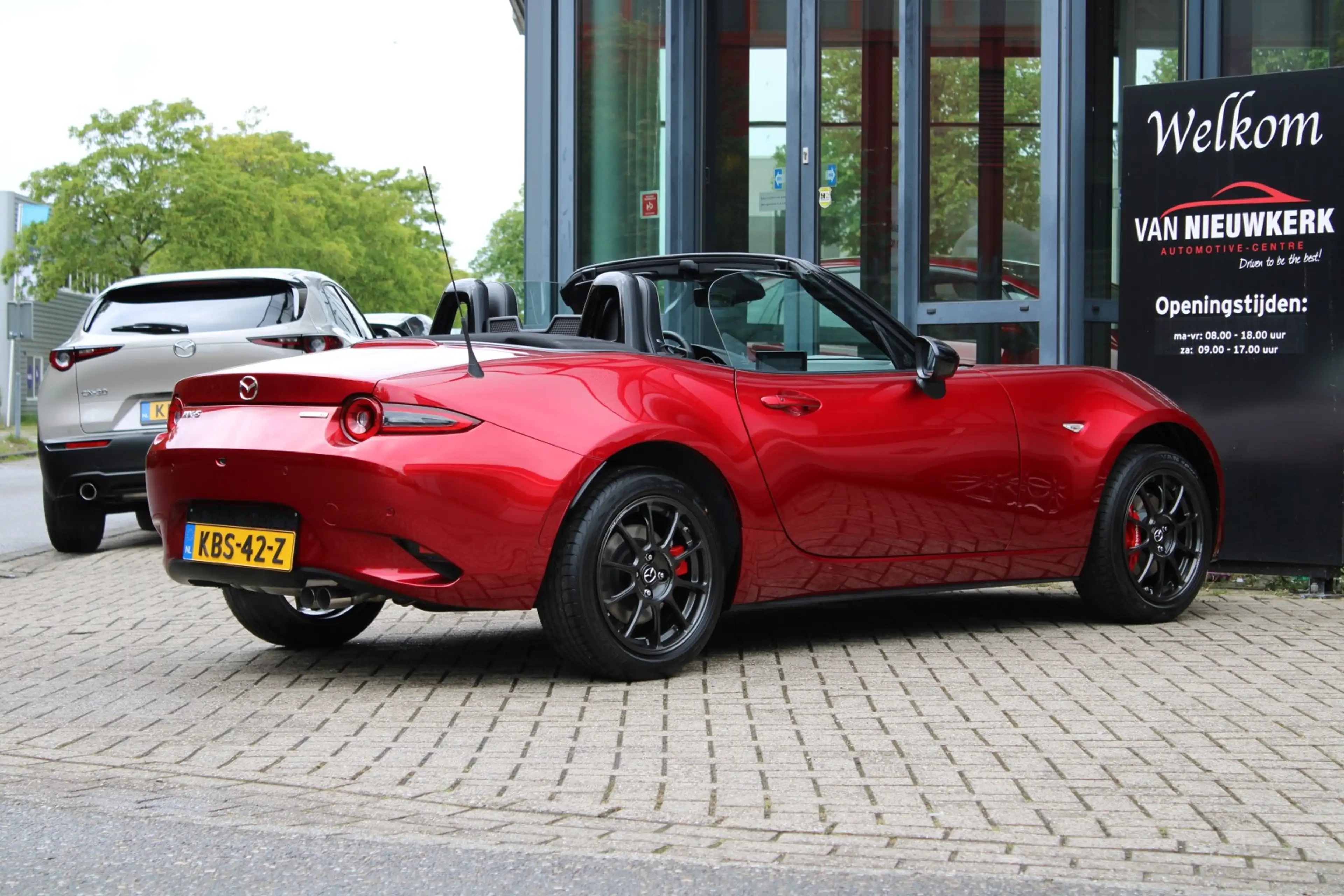 Mazda MX-5 Roadster 1.5 Skyactiv-G 132pk Homura — photo 2