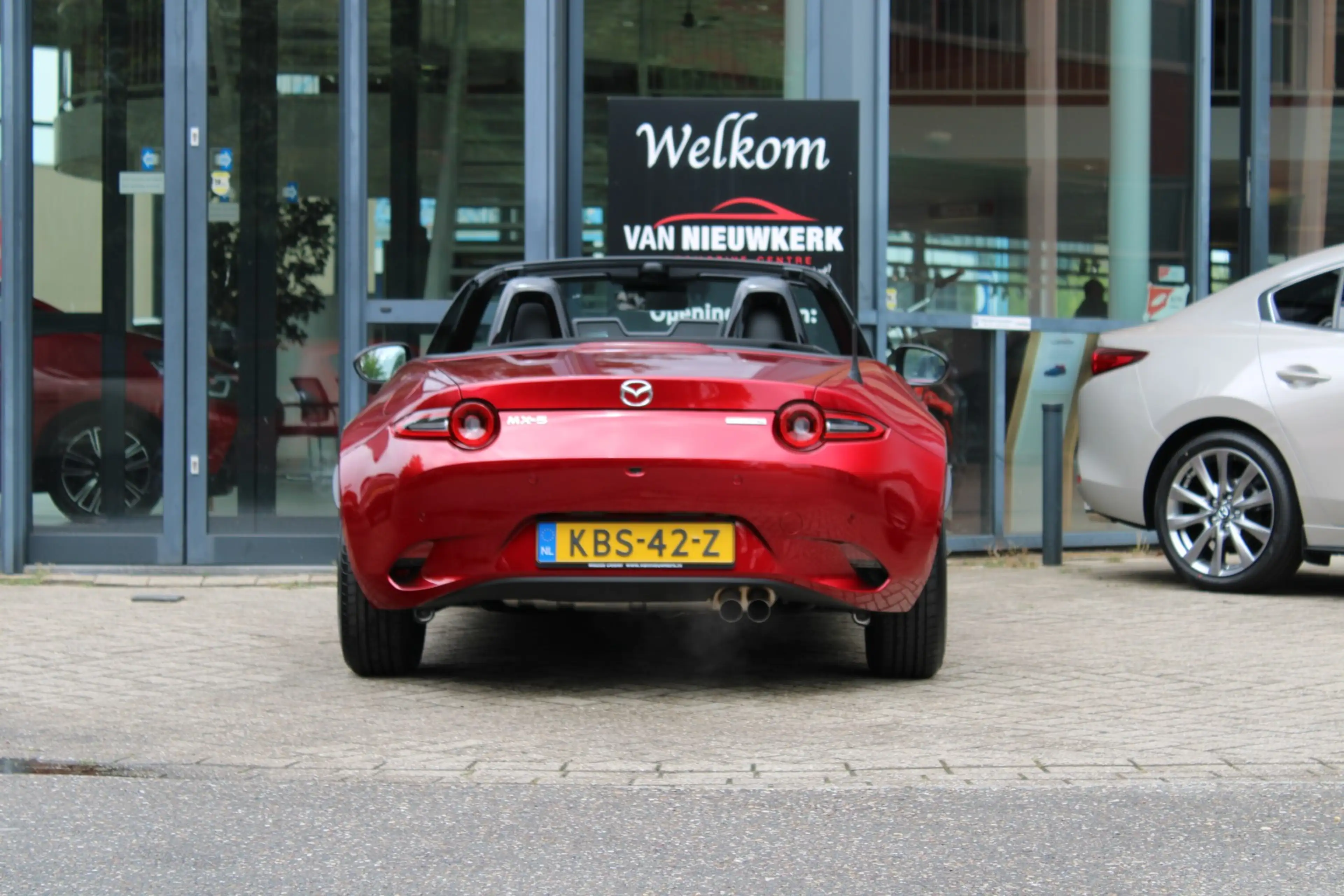 Mazda MX-5 Roadster 1.5 Skyactiv-G 132pk Homura — photo 11