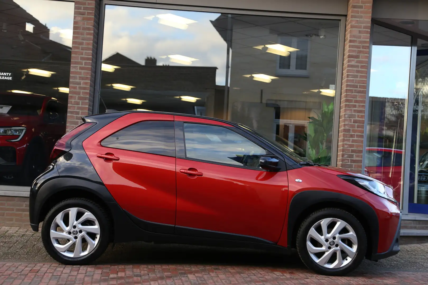 Toyota Aygo X 1.0 VVT-i MT Pulse Camera ACC Oranje - 2