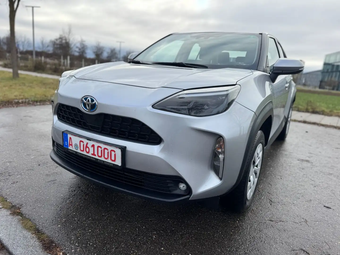 Toyota Yaris Cross Hybrid Dynamic Argent - 1